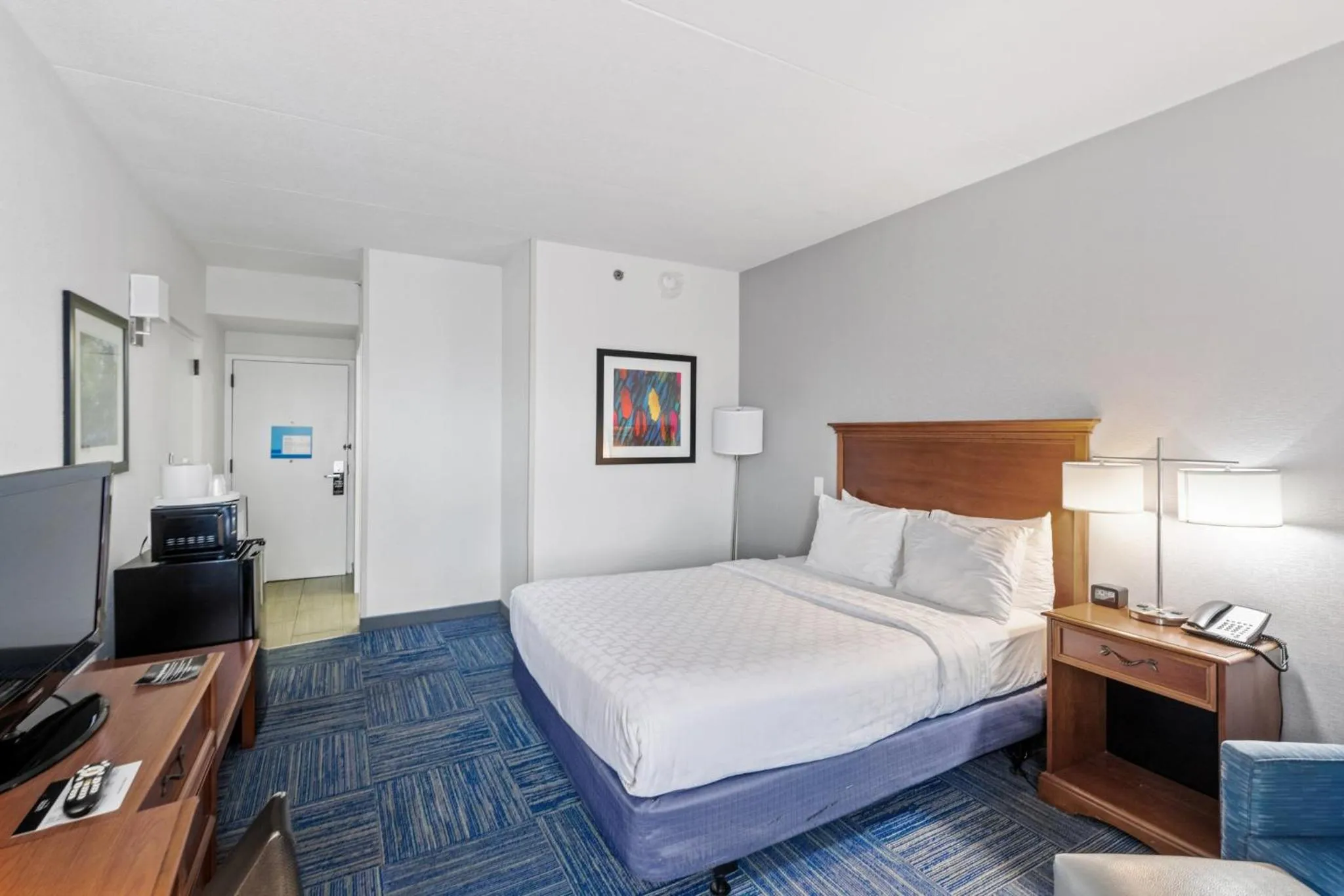 Photo of the whole room, Bed in Allentown Park Hotel by The Red Collection