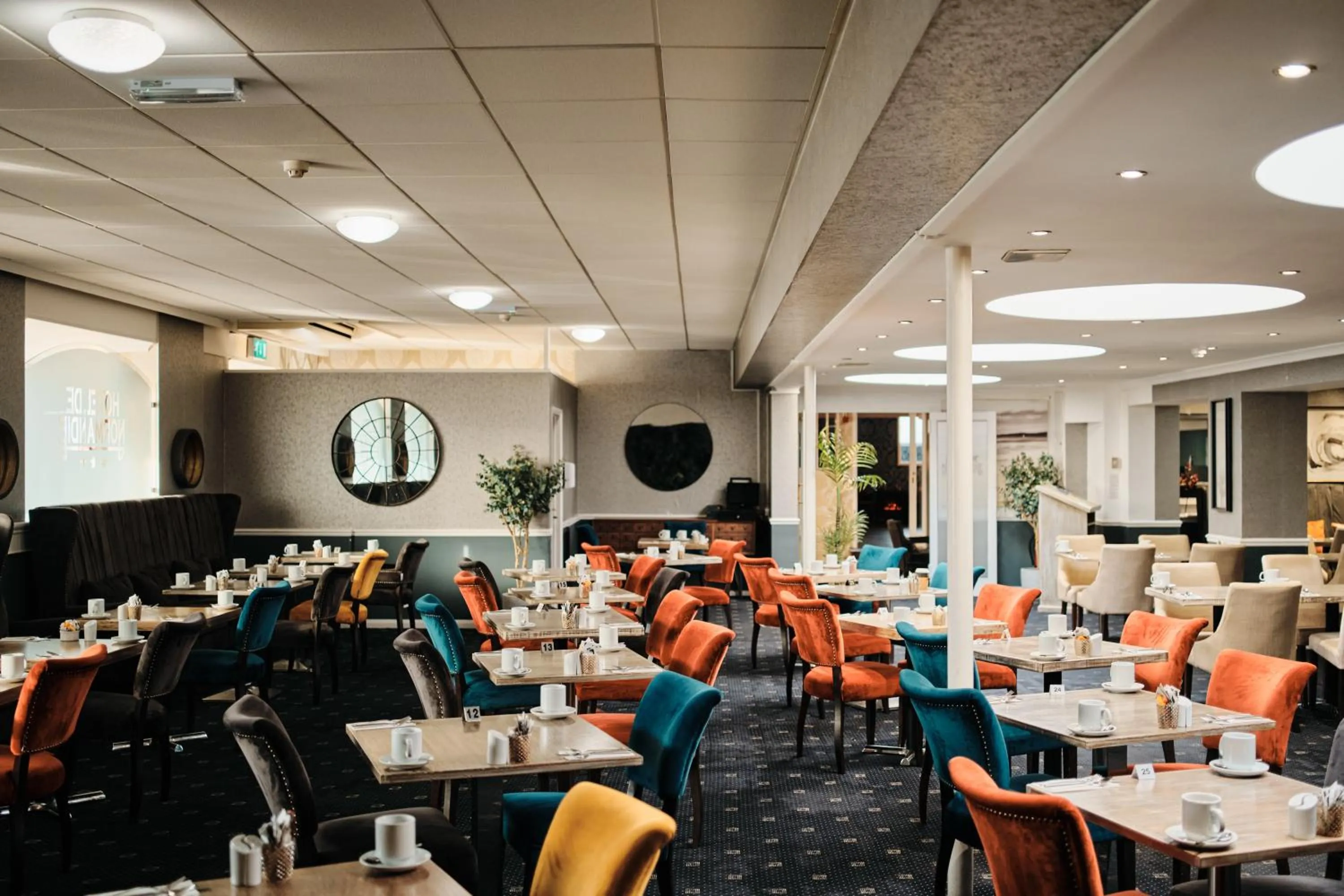 Restaurant/places to eat in Hotel De Normandie