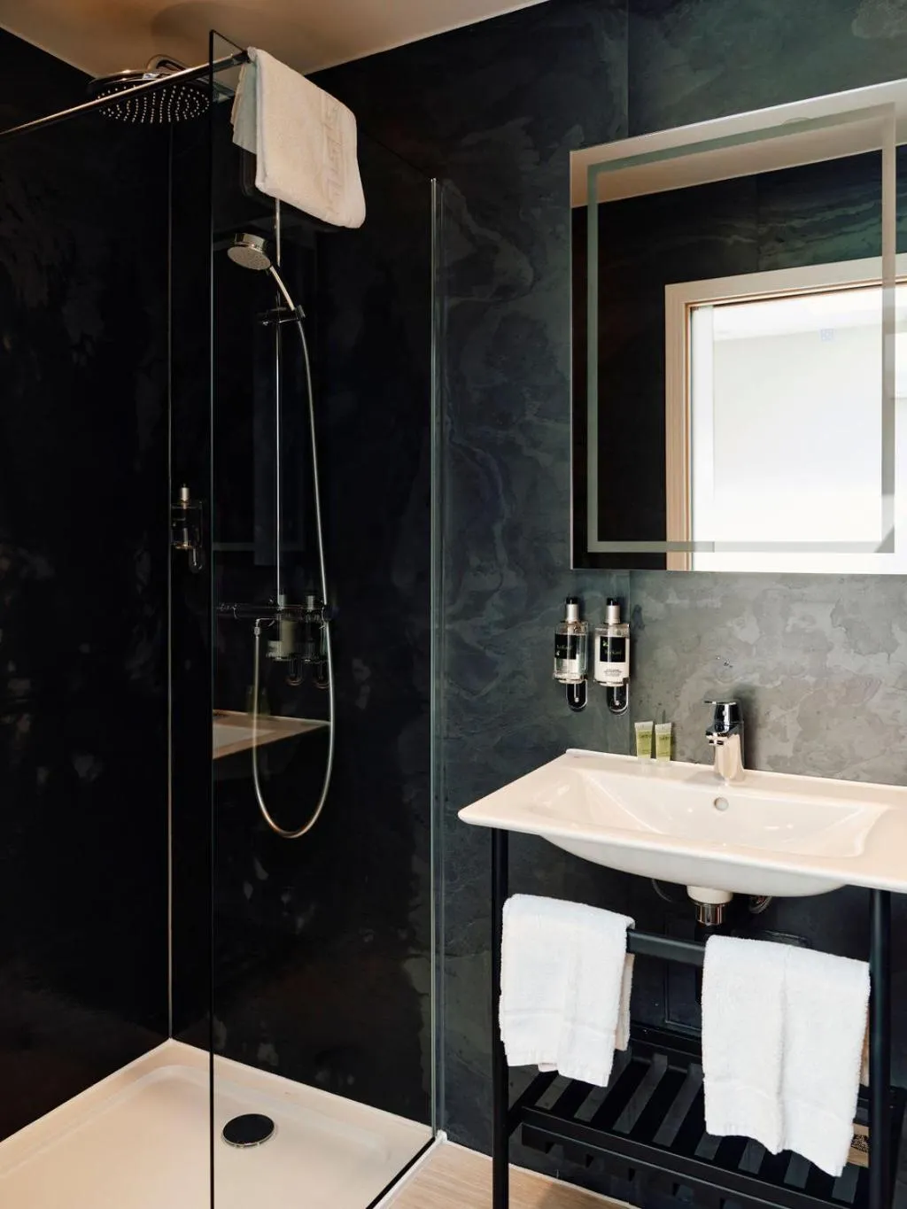 Bathroom in Hotel De Normandie