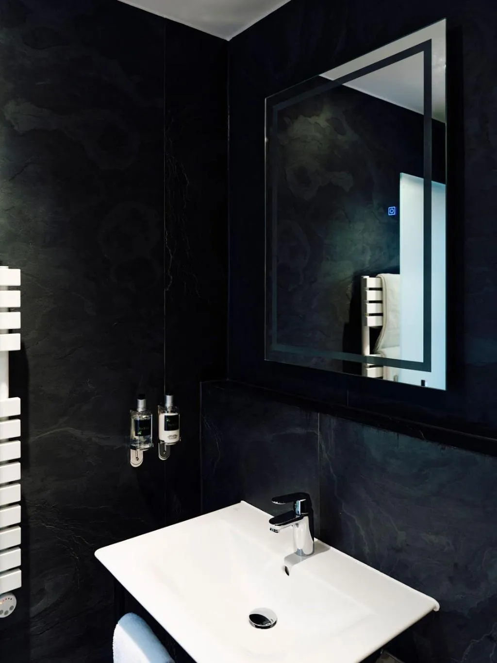 Bathroom in Hotel De Normandie