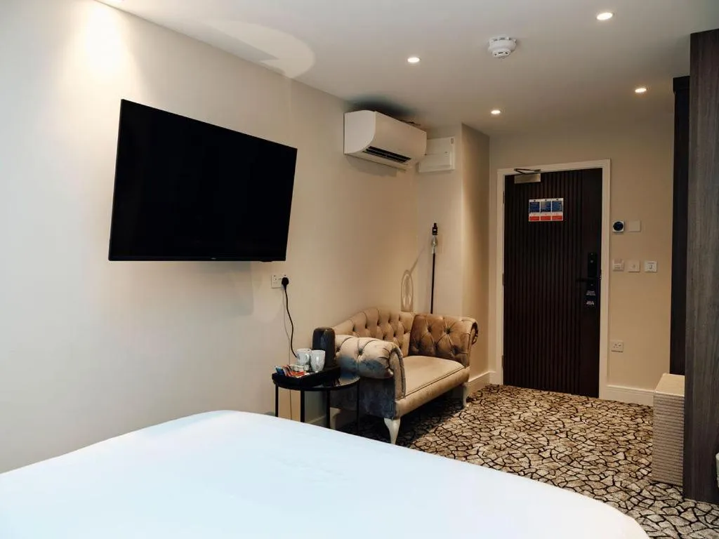 Bedroom, Bed in Hotel De Normandie