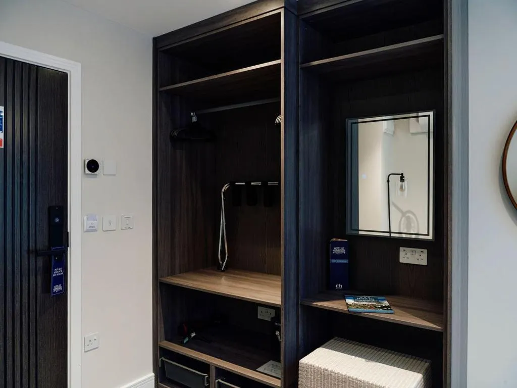 wardrobe in Hotel De Normandie