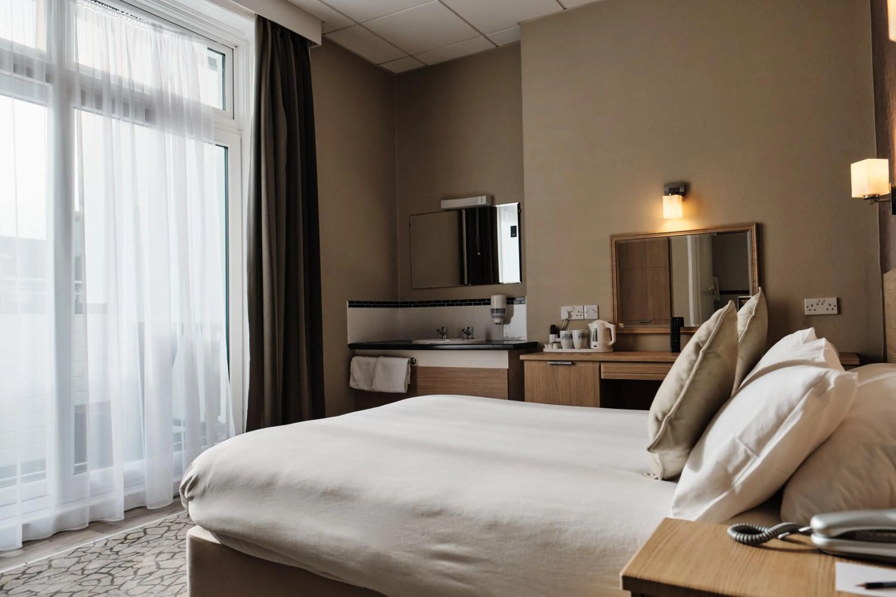 Bedroom, Bed in Hotel De Normandie