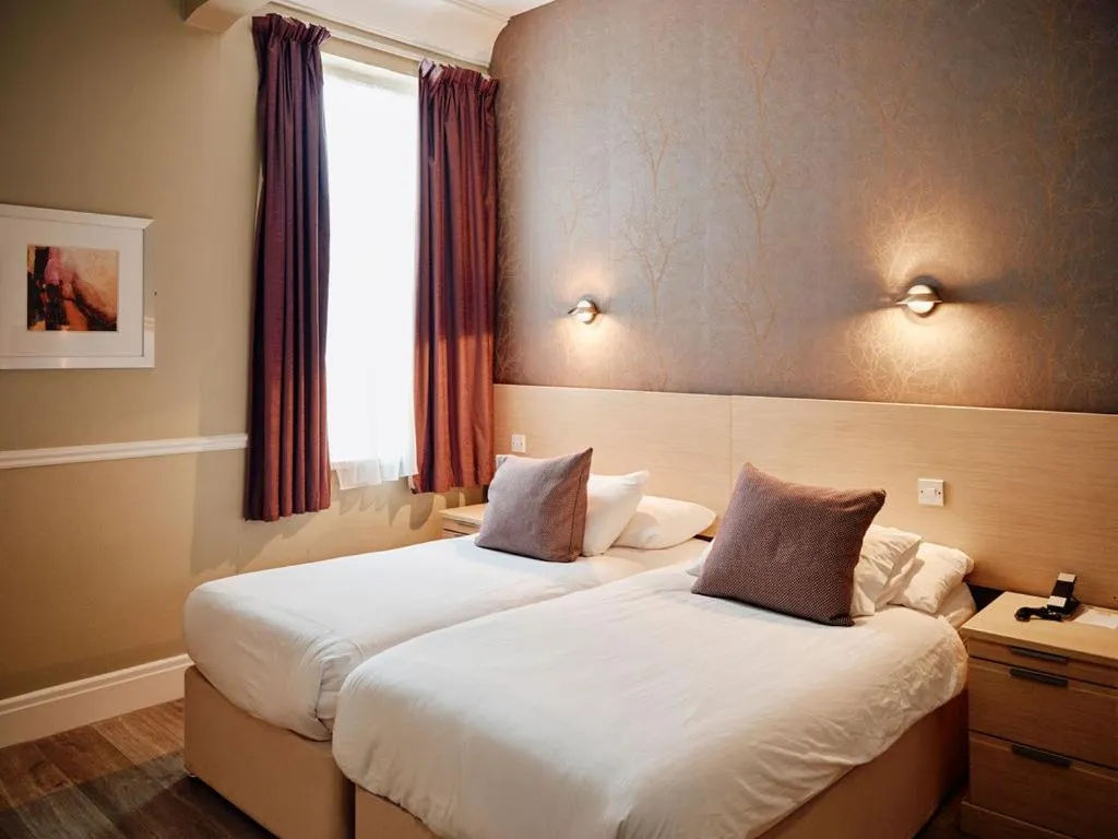 Bedroom, Bed in Hotel De Normandie