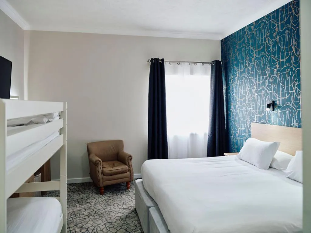 bunk bed, Bed in Hotel De Normandie