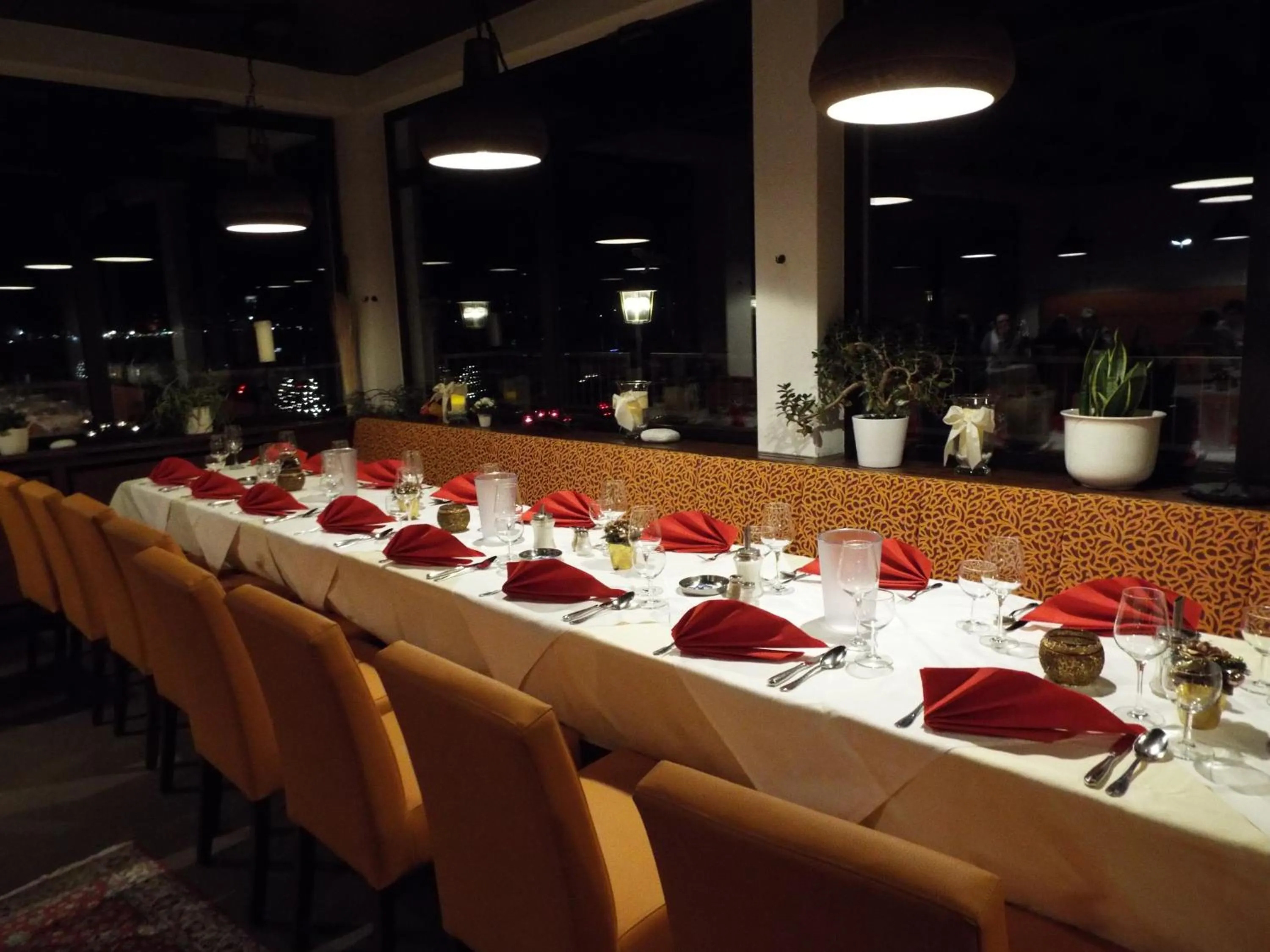 Restaurant/places to eat in Park-Hotel