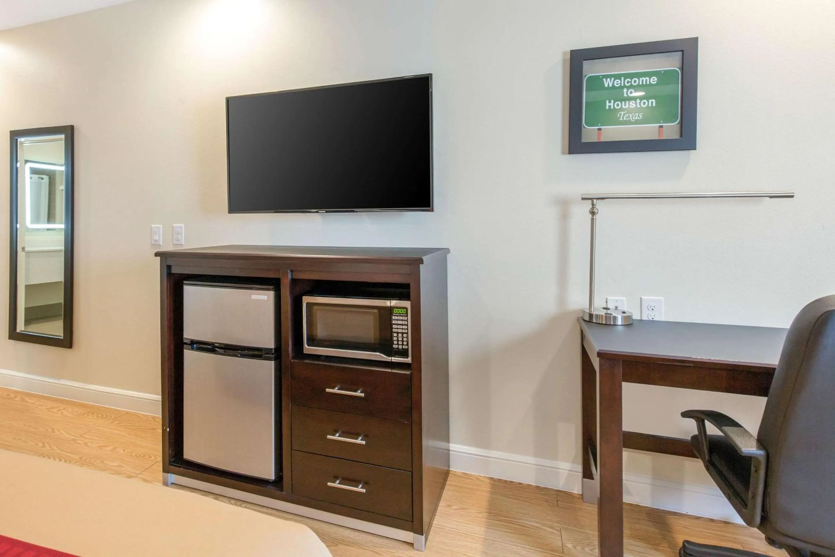 Photo of the whole room in Econo Lodge Inn & Suites Houston Willowbrook