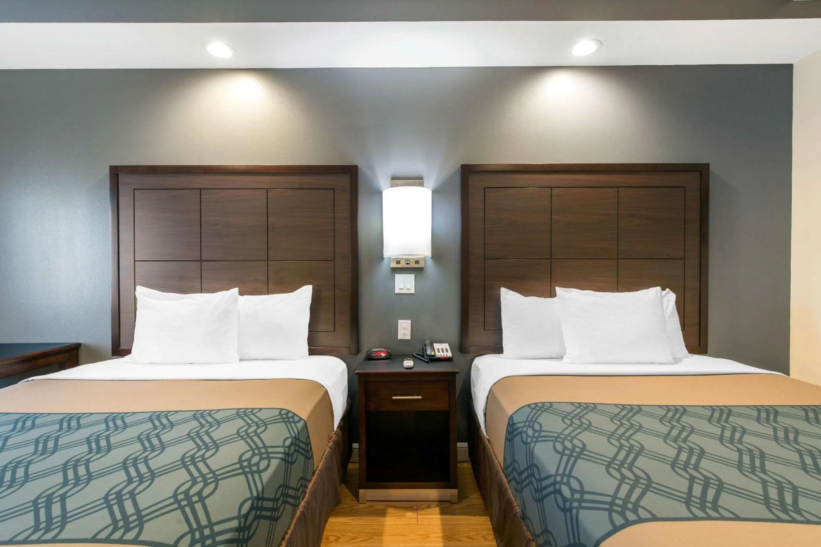 Bedroom, Bed in Econo Lodge Inn & Suites Houston Willowbrook