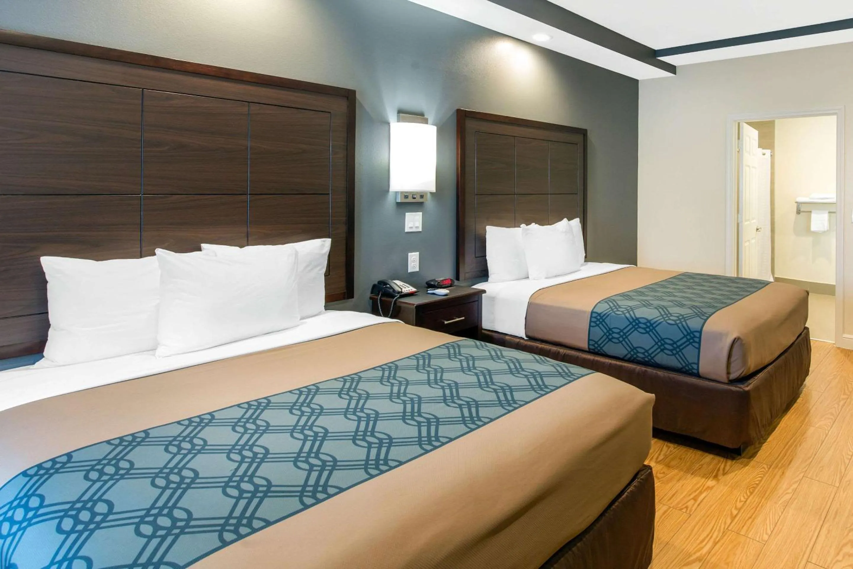 Bedroom, Bed in Econo Lodge Inn & Suites Houston Willowbrook