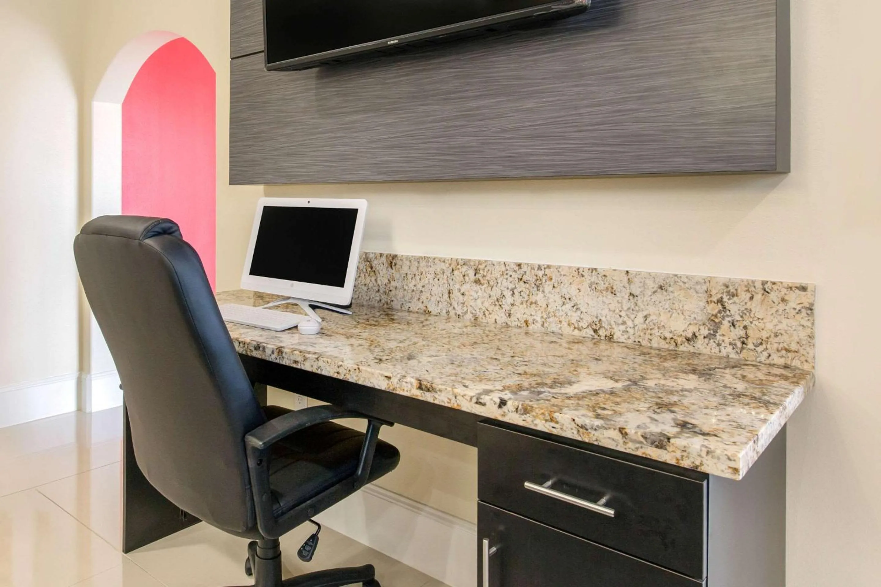 Business facilities in Econo Lodge Inn & Suites Houston Willowbrook