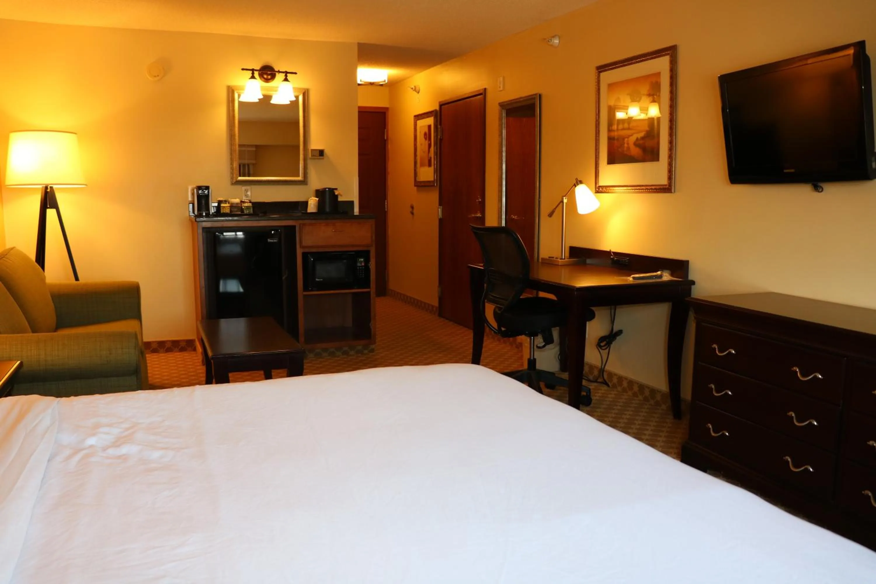 Bed in Country Inn & Suites by Radisson, Lincoln North Hotel and Conference Center, NE