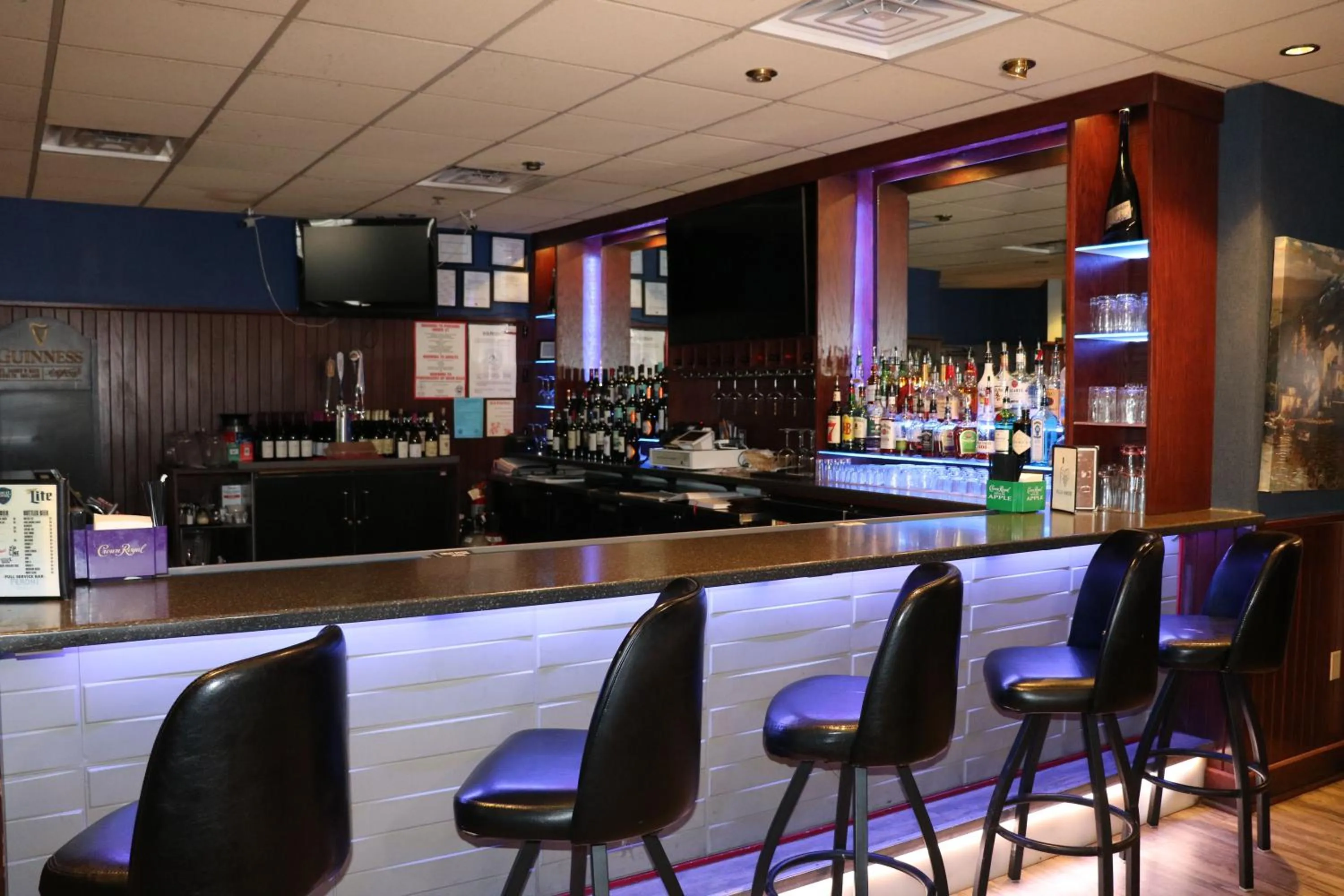 Lounge or bar in Country Inn & Suites by Radisson, Lincoln North Hotel and Conference Center, NE