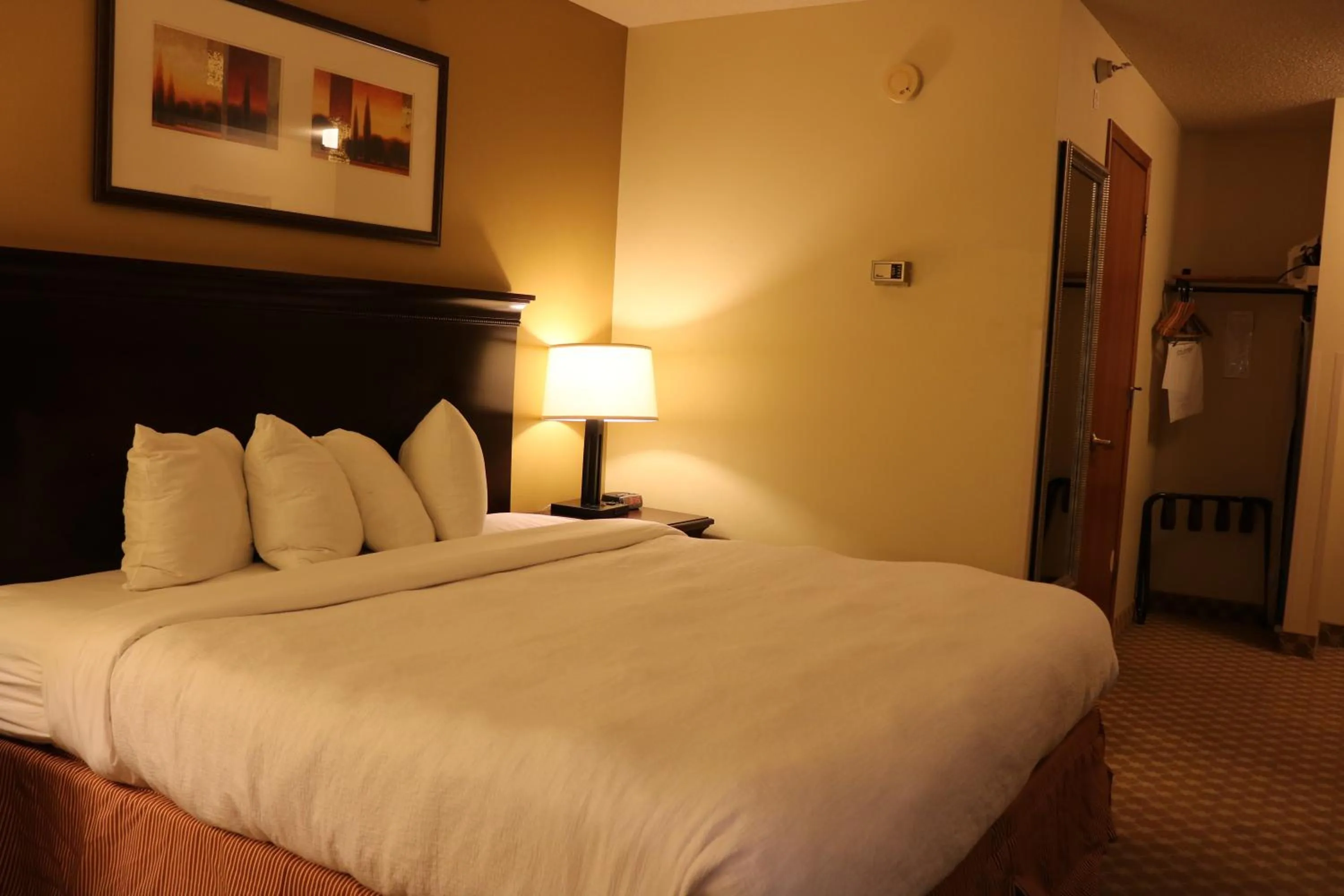 Bed in Country Inn & Suites by Radisson, Lincoln North Hotel and Conference Center, NE