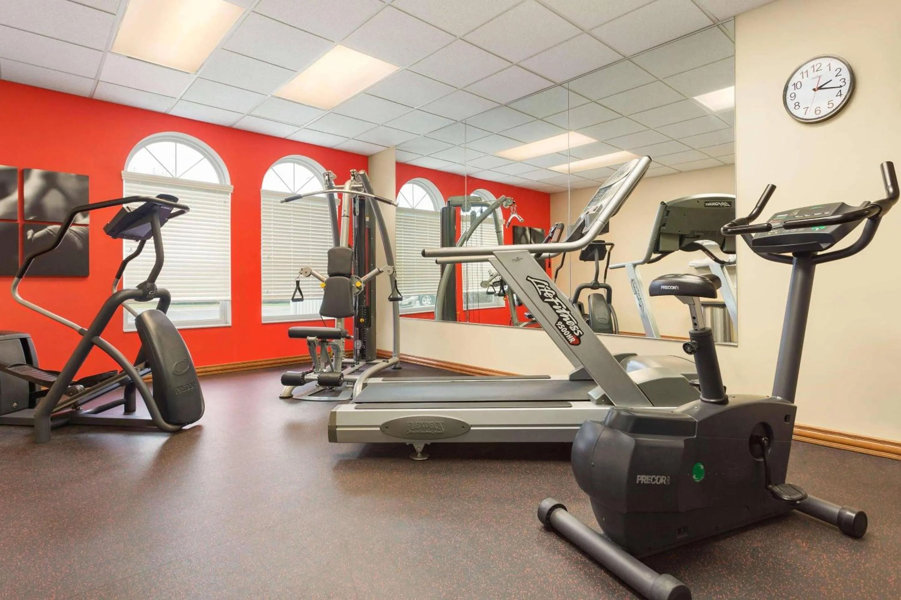 Fitness centre/facilities in Country Inn & Suites by Radisson, Lincoln North Hotel and Conference Center, NE