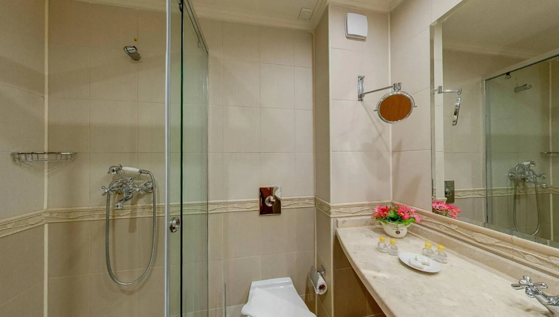 Bathroom in Hotel Mistral