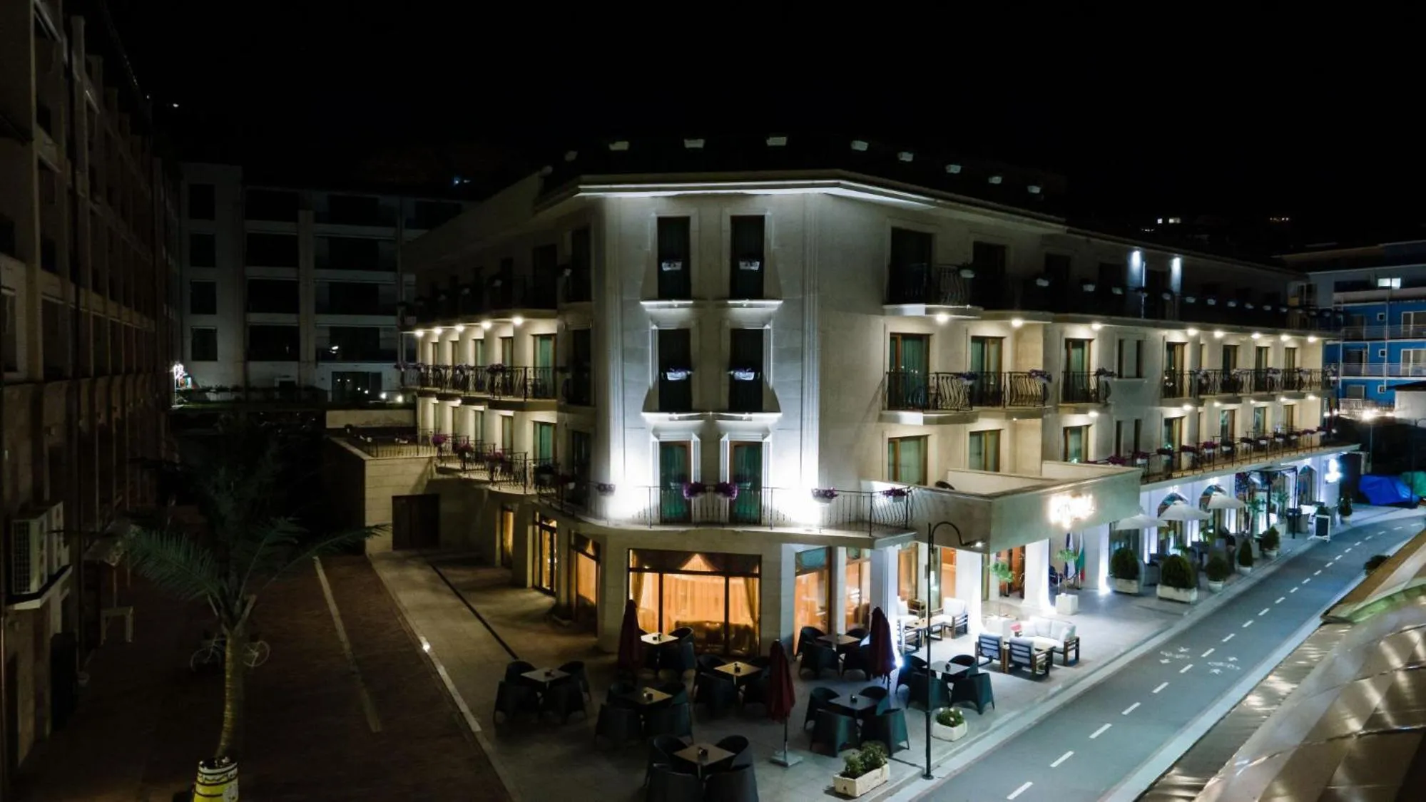 Property building in Hotel Mistral