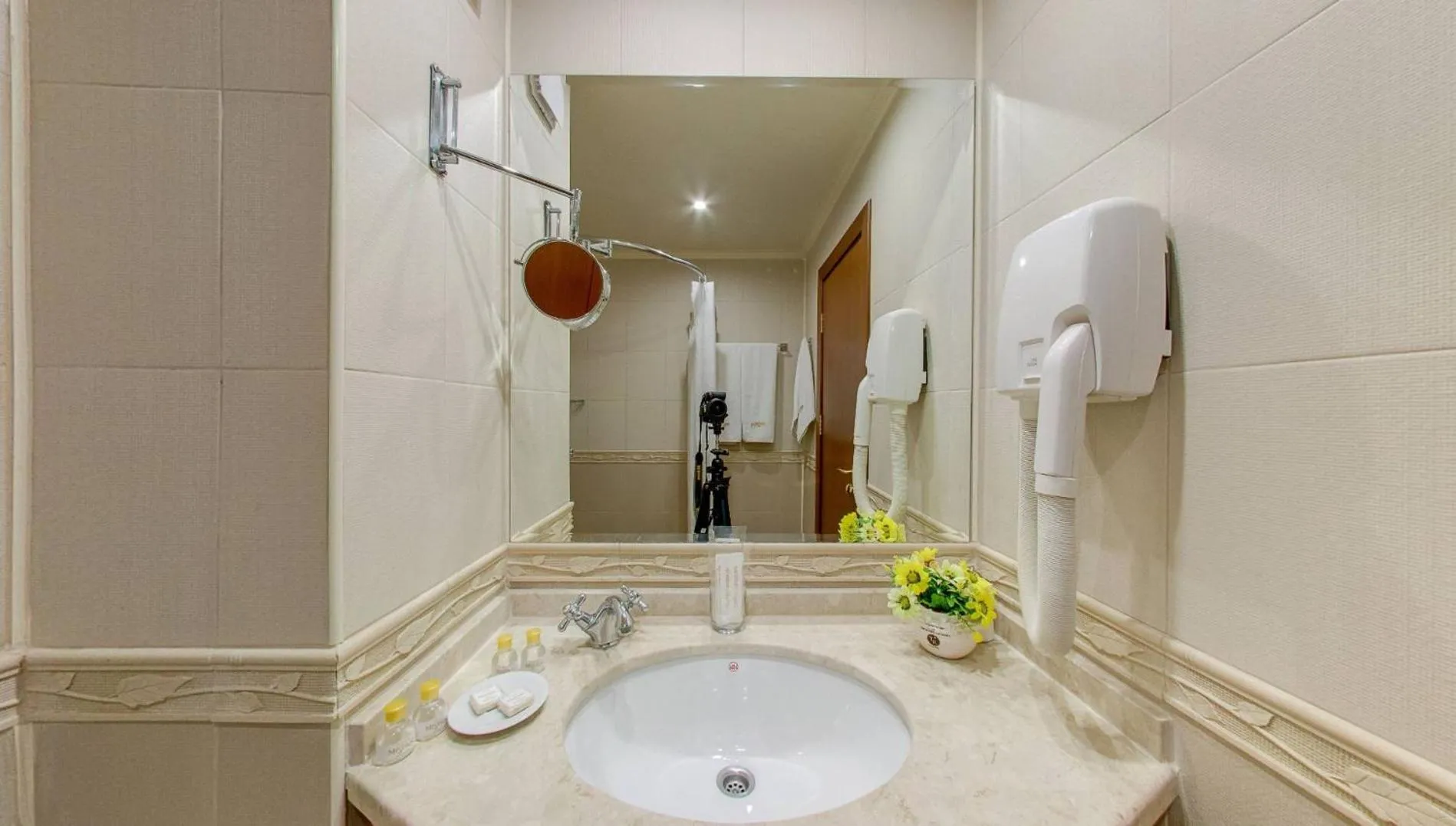 Bathroom in Hotel Mistral