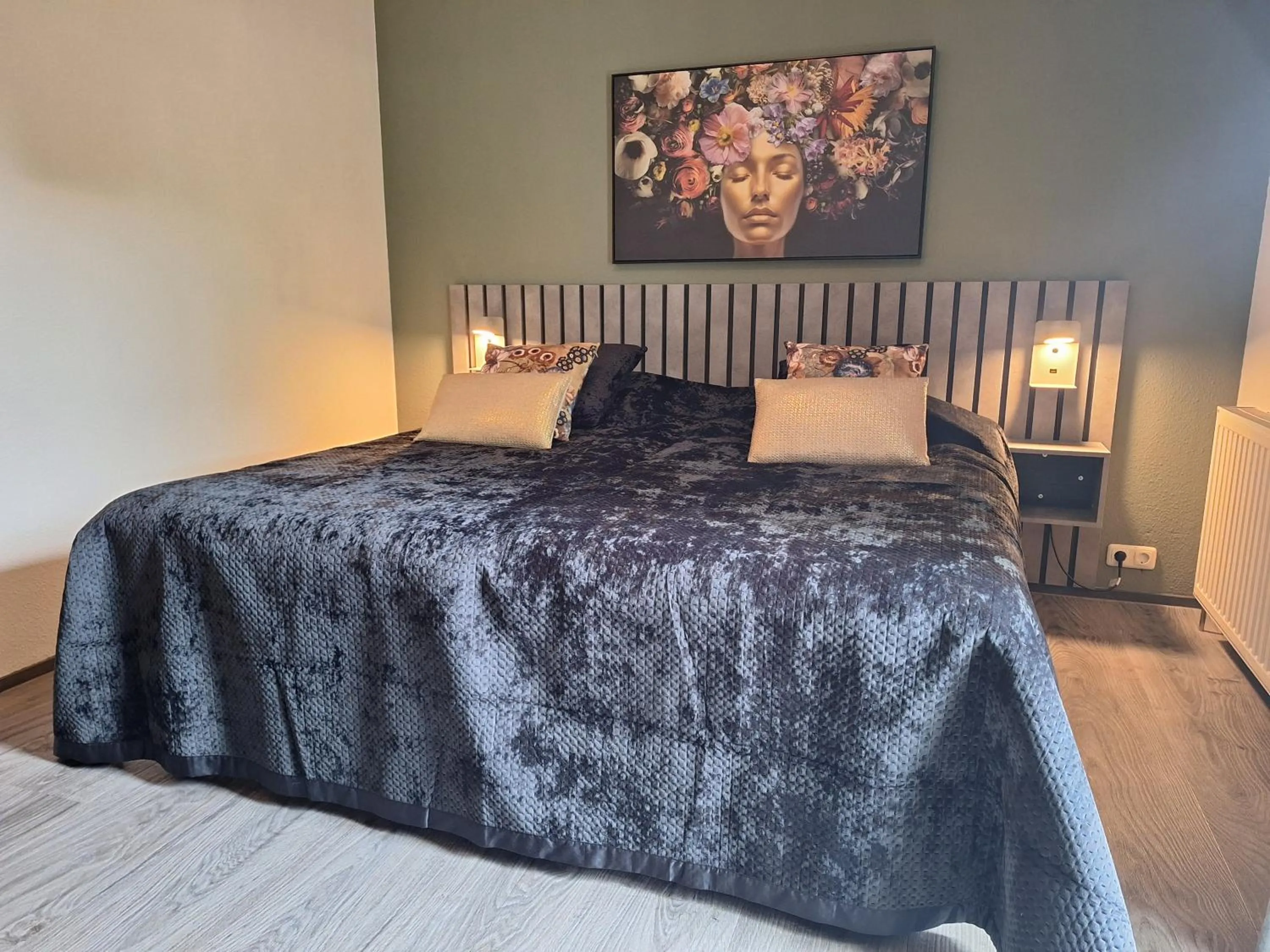 Photo of the whole room, Bed in Drouwenerzand Hotel