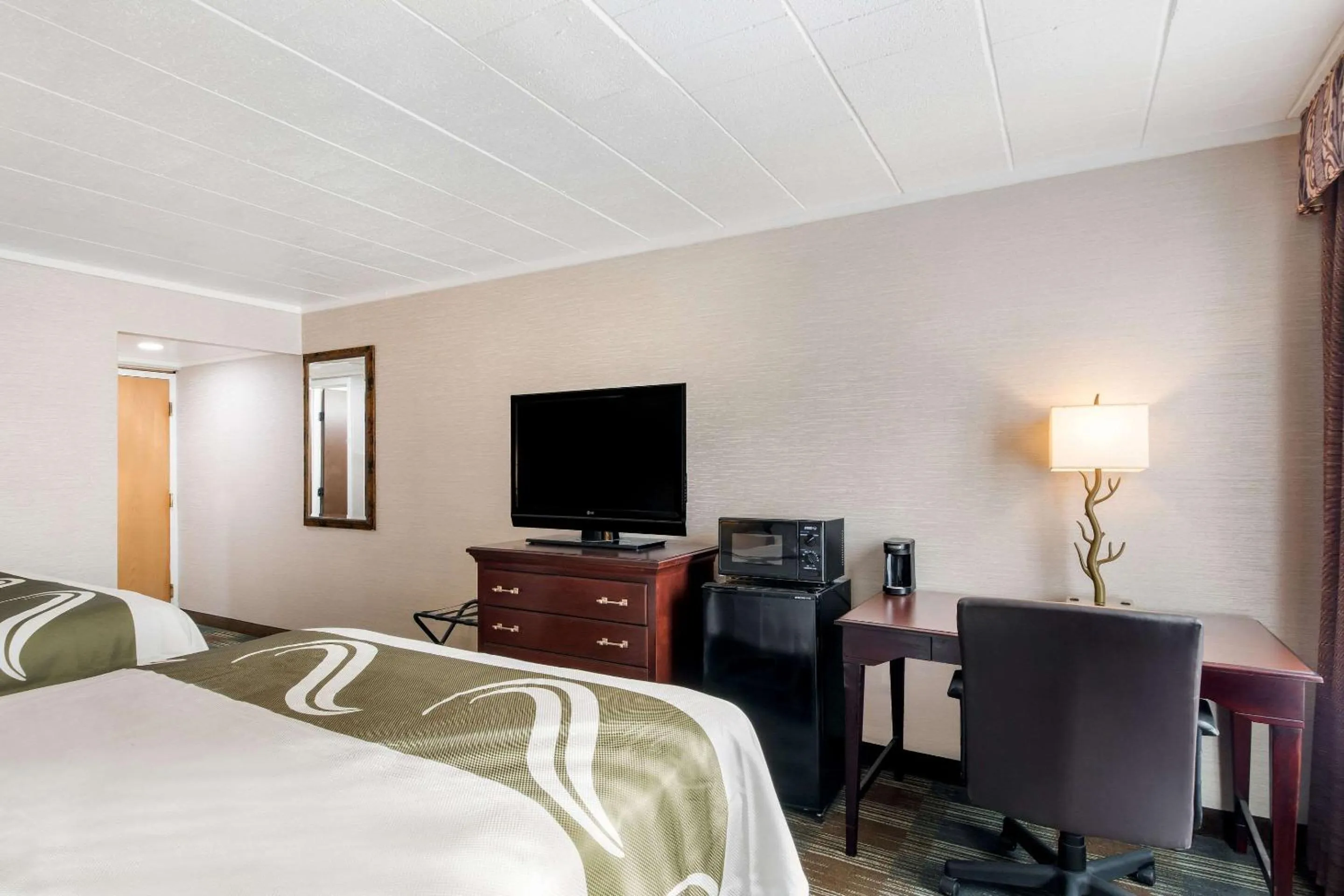 Photo of the whole room in Quality Inn