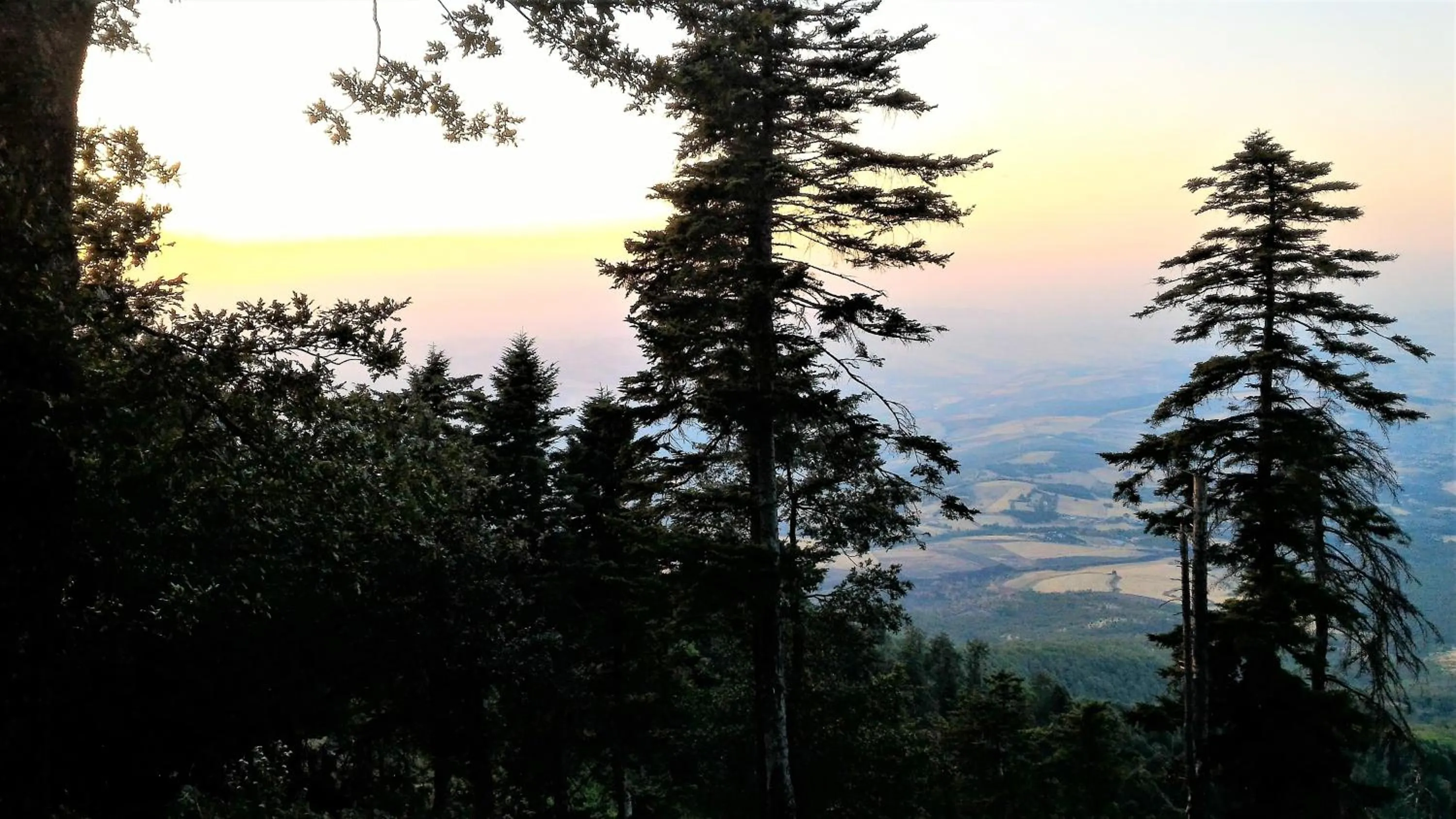 Hiking in Casa Isabela luxury rooms
