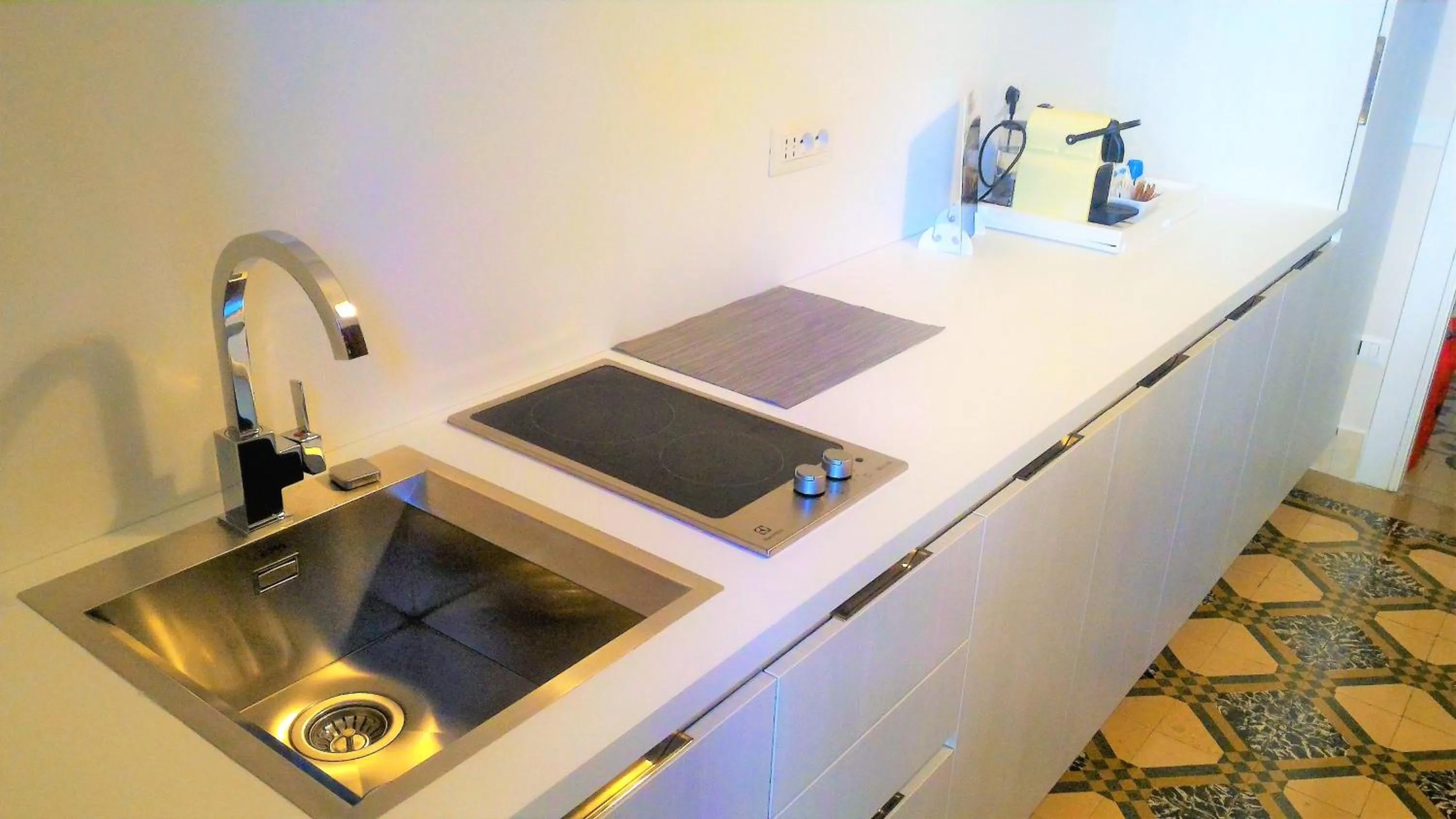 Communal kitchen in Casa Isabela luxury rooms
