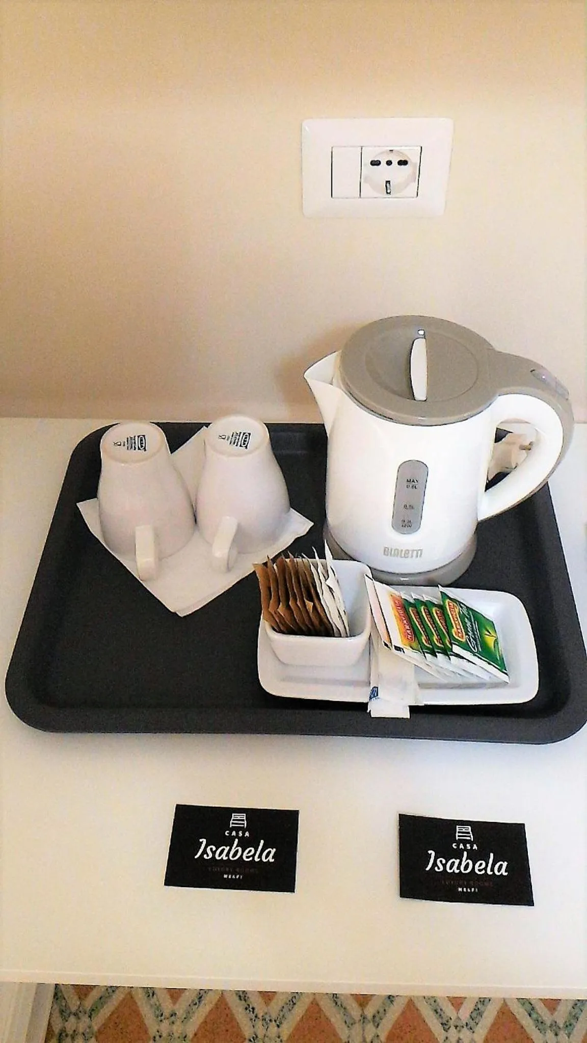 Coffee/tea facilities in Casa Isabela luxury rooms