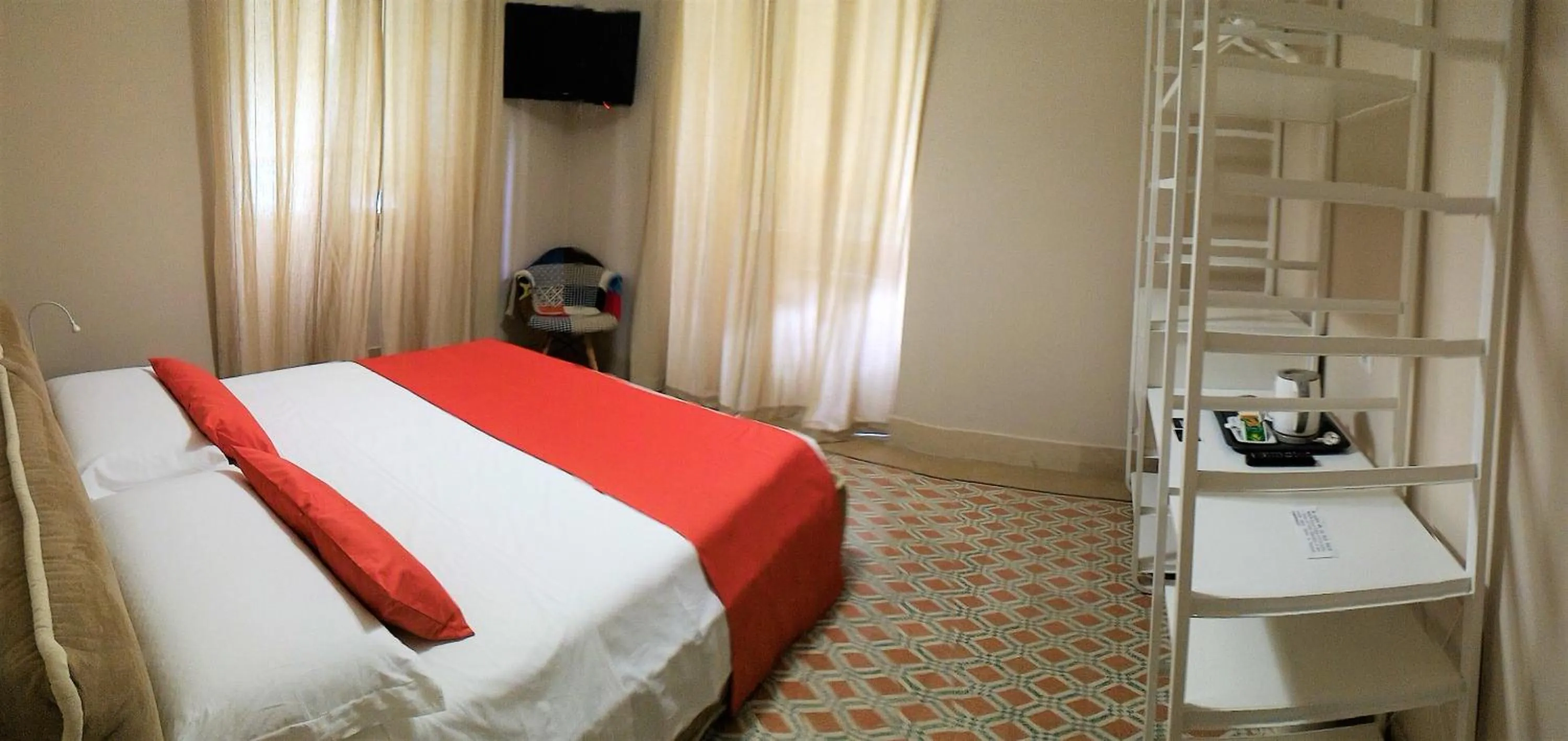 Photo of the whole room, Bed in Casa Isabela luxury rooms