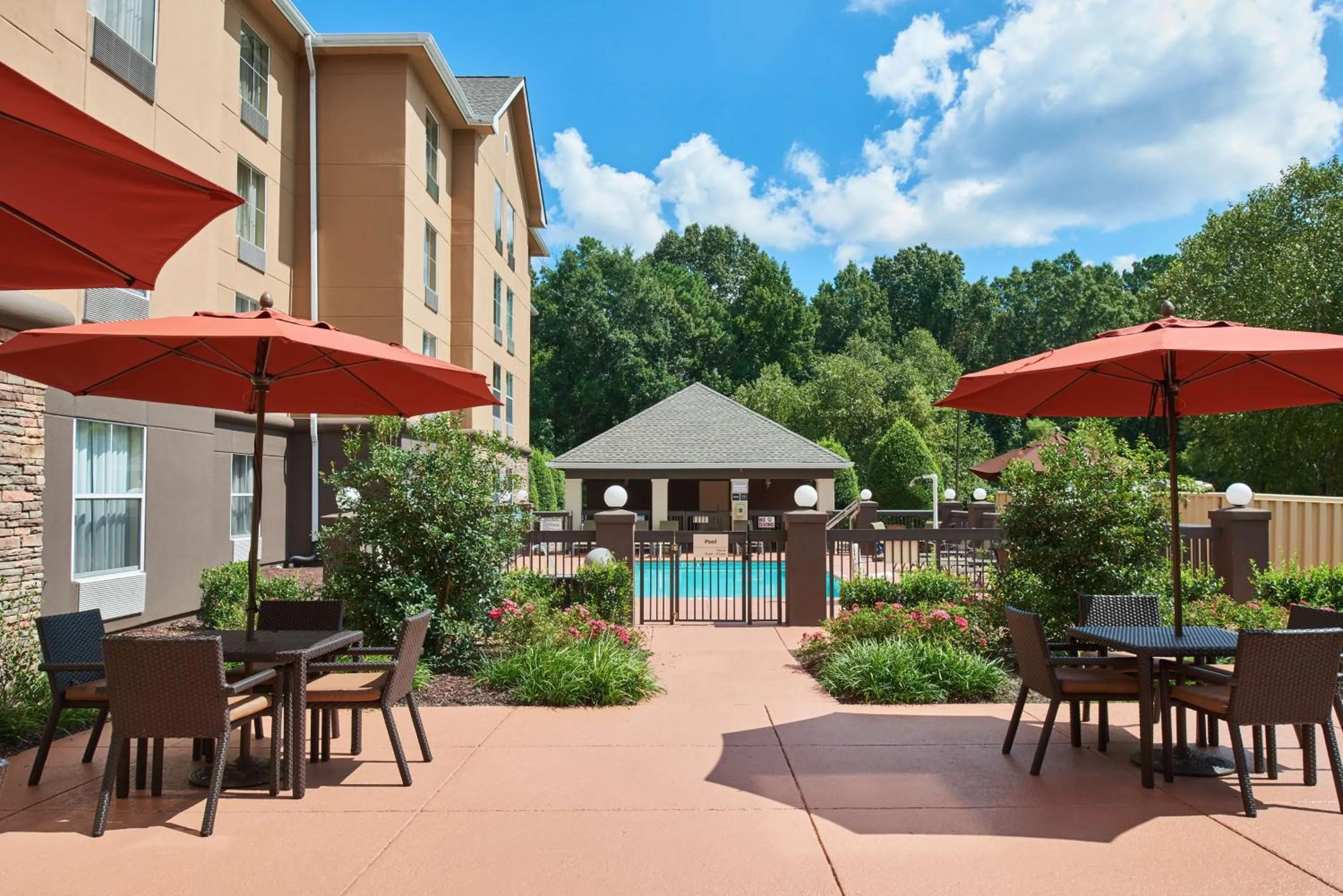 Patio in Hampton Inn & Suites Chapel Hill/Durham