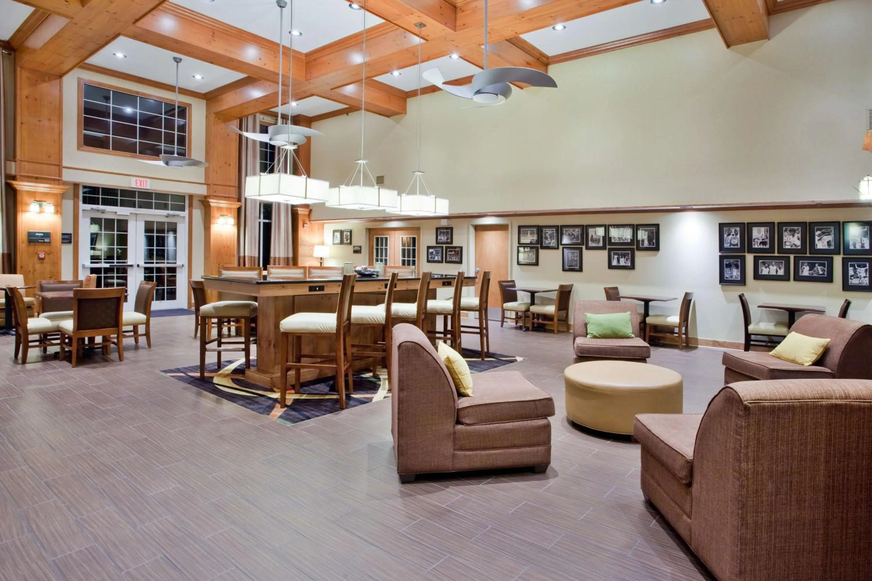 Dining area in Hampton Inn & Suites Chapel Hill/Durham