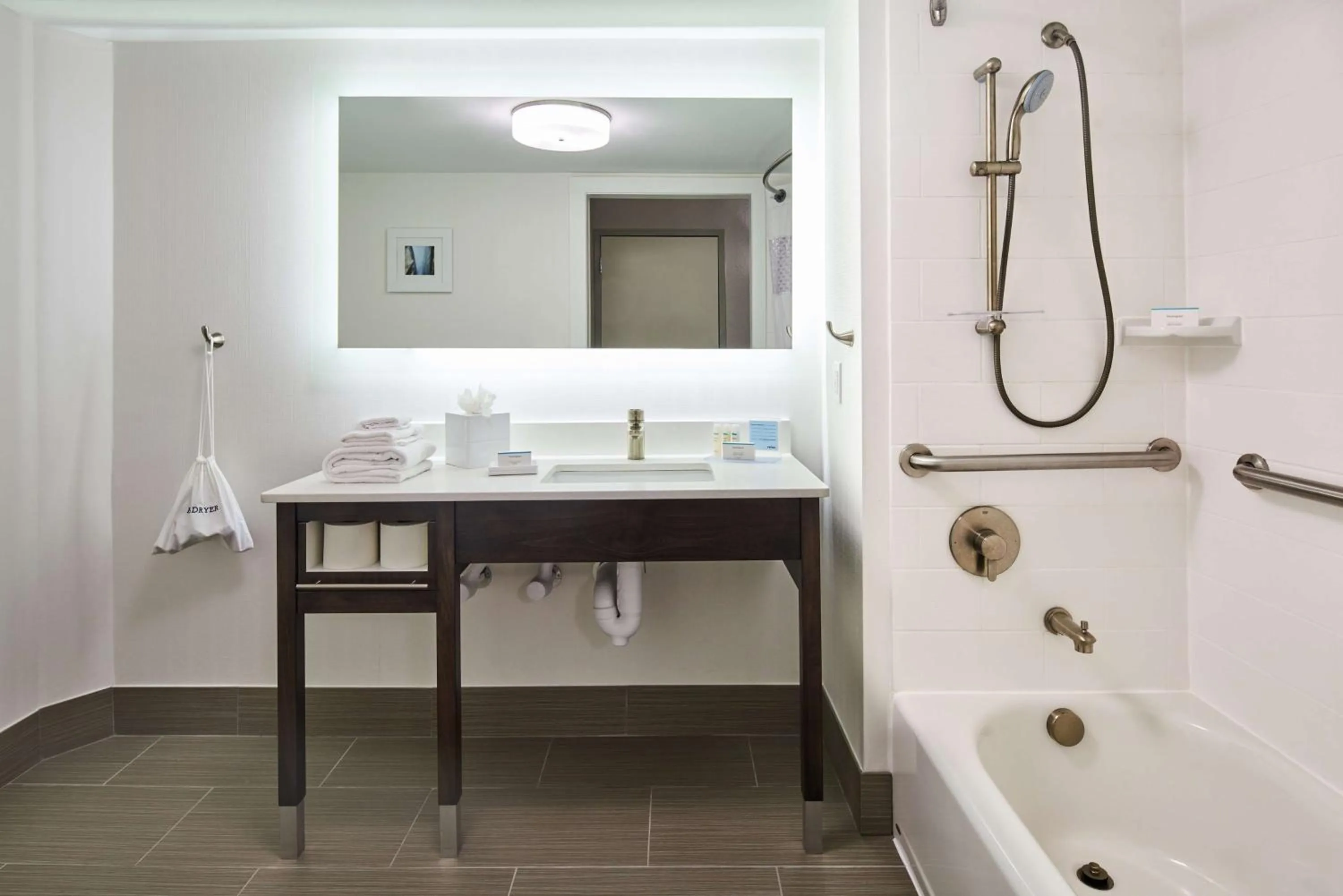 Photo of the whole room in Hampton Inn & Suites Chapel Hill/Durham