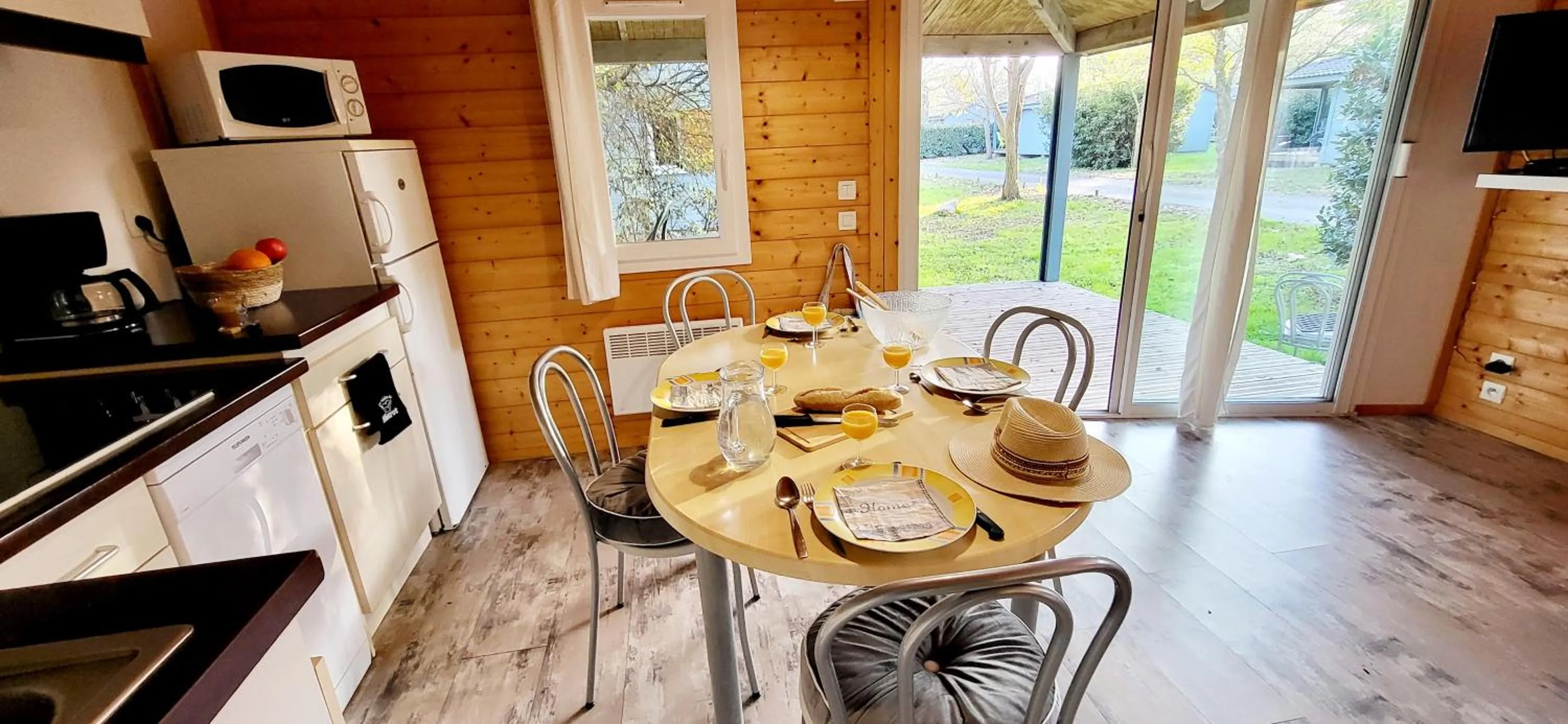 Dining area in Terres de France - Les Hameaux des Marines