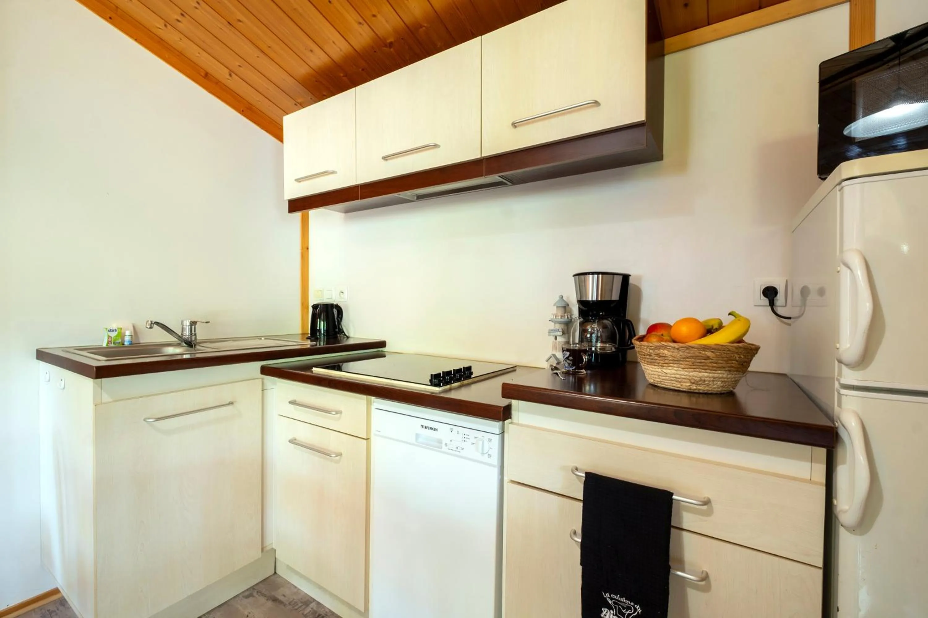 Kitchen or kitchenette in Terres de France - Les Hameaux des Marines