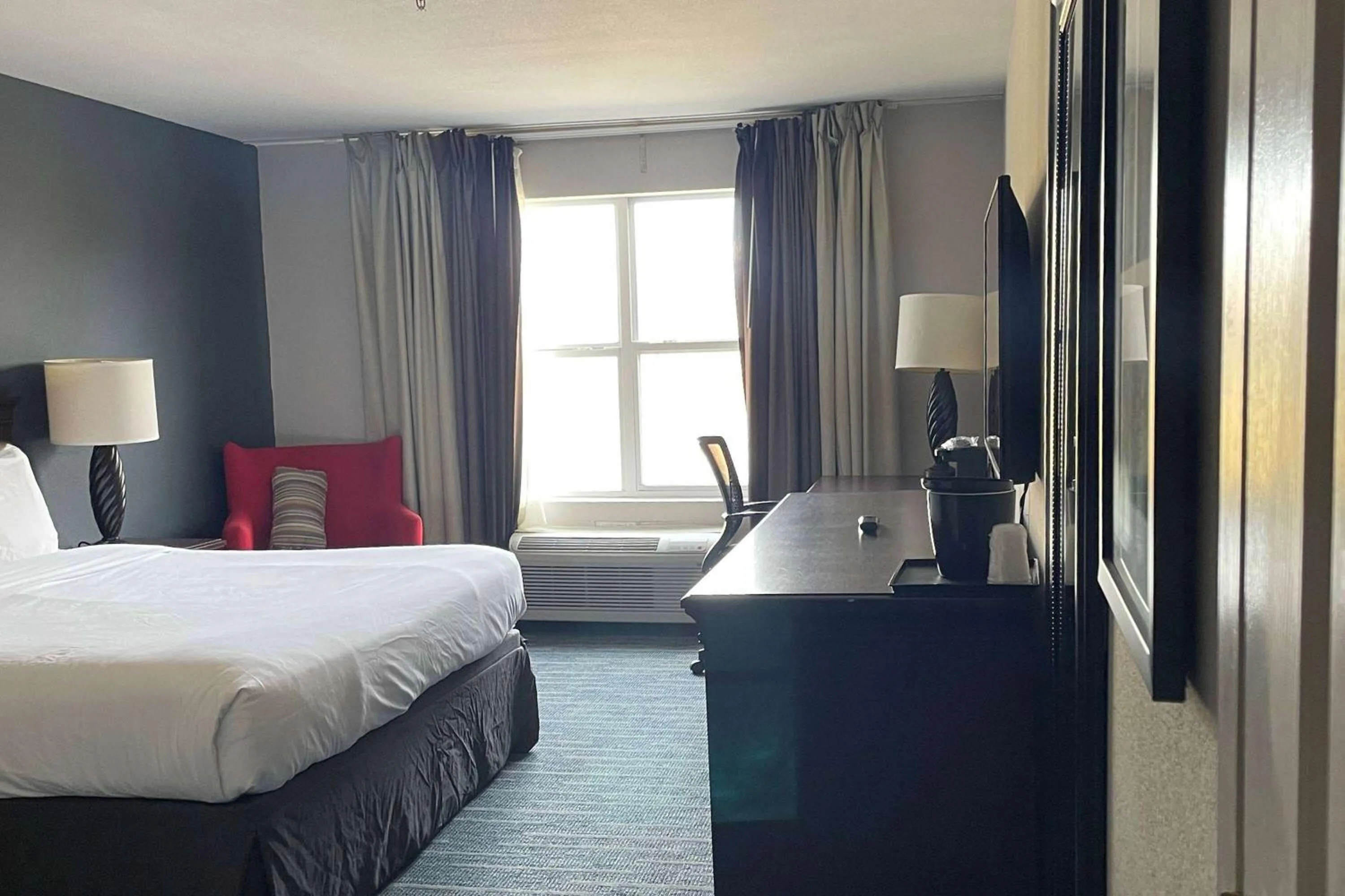 Photo of the whole room, TV/Entertainment Center in Baymont by Wyndham Sumter