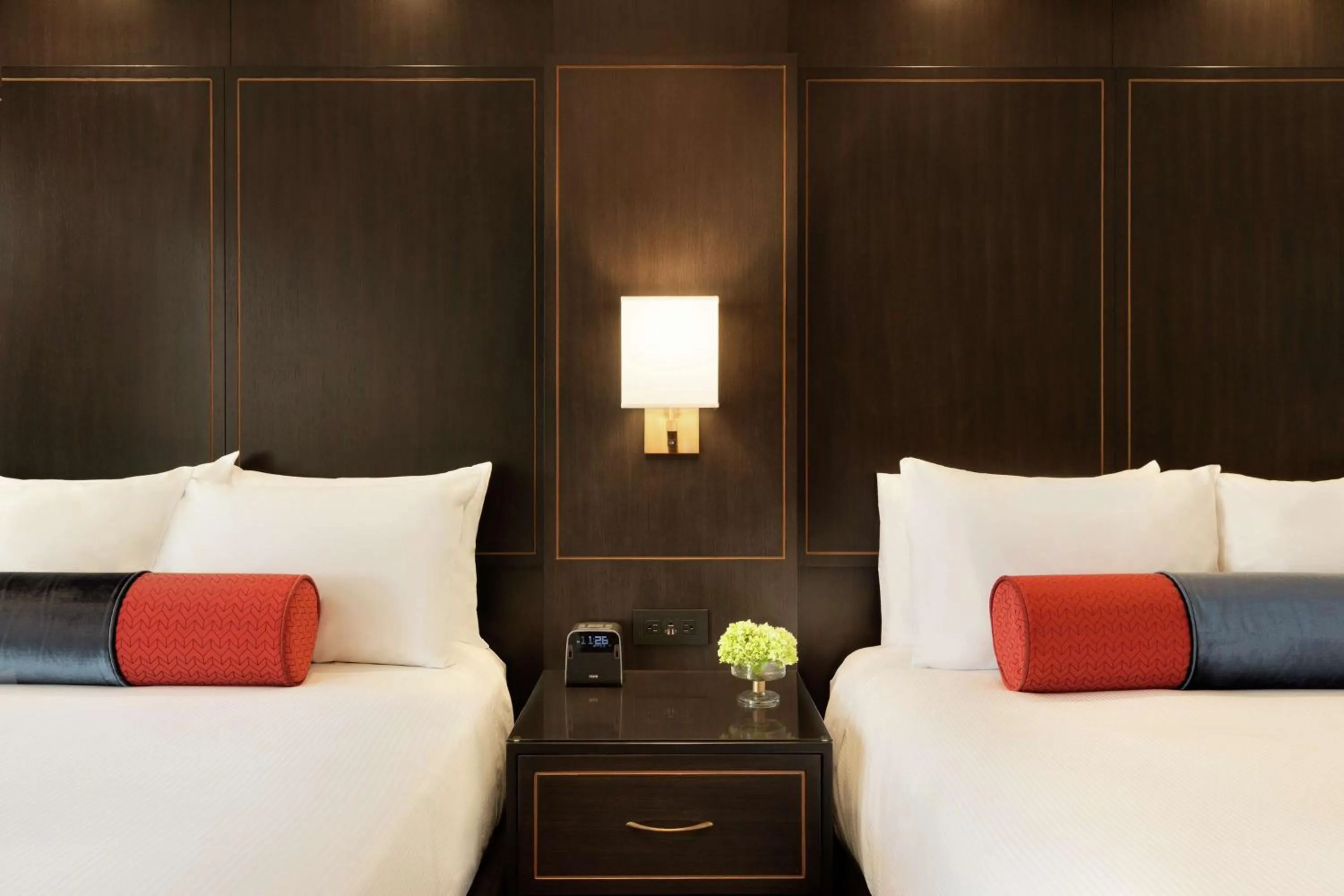 Bed in Hotel Saranac, Curio Collection By Hilton