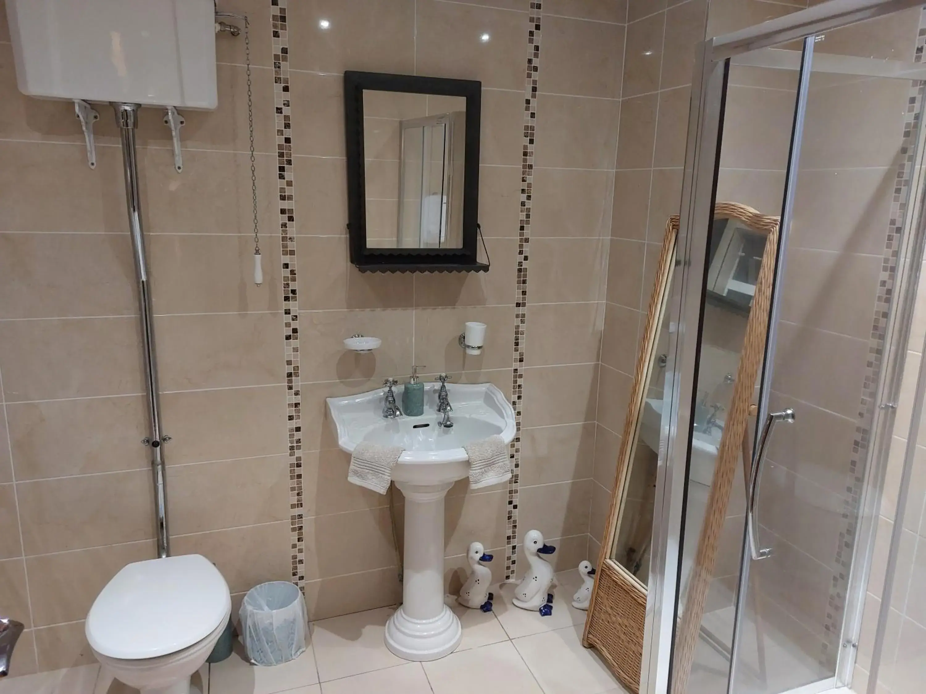 Twin Room with Private Bathroom in Knockaderry House Twin Room with Private Bathroom in Knockaderry House