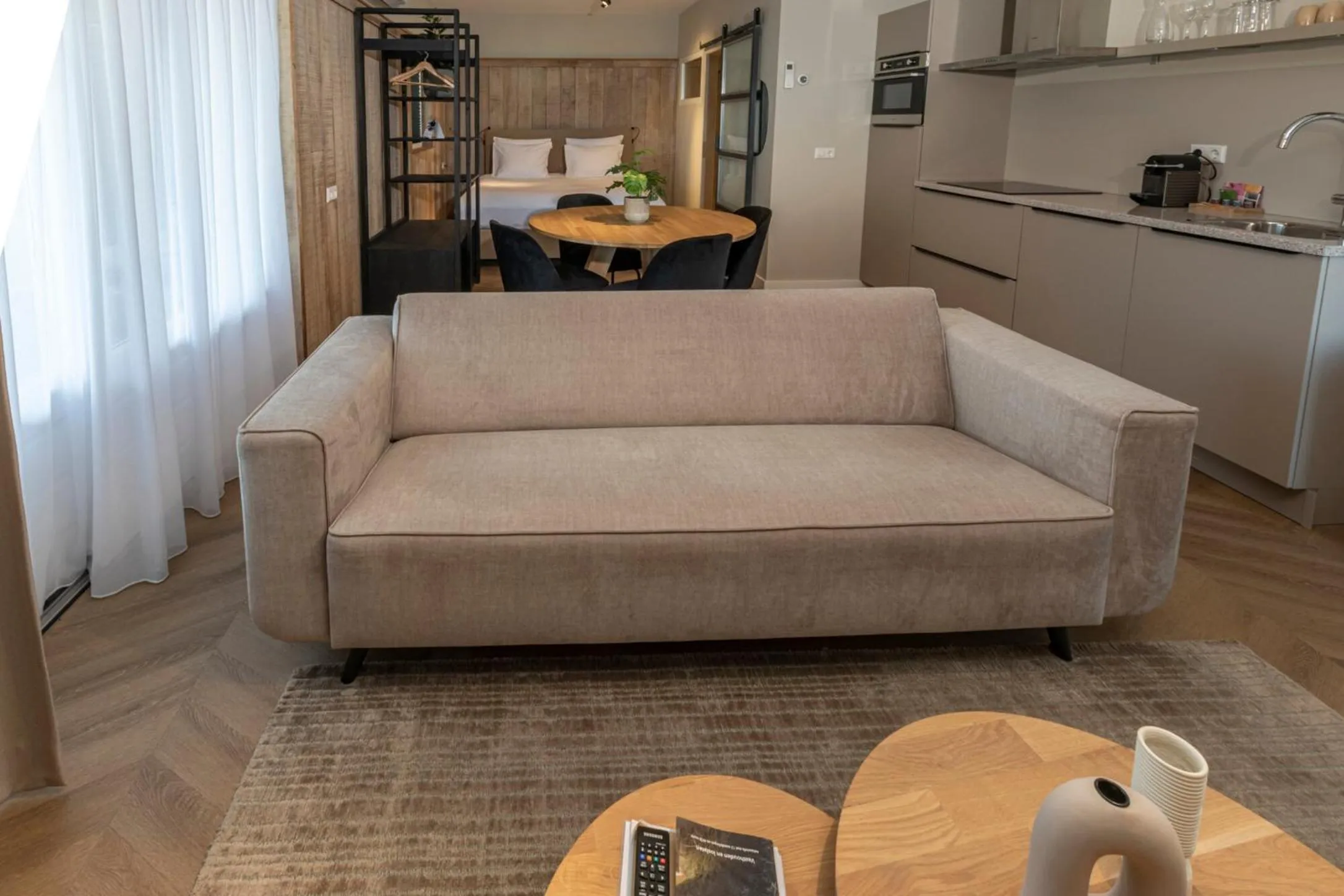 Kitchen or kitchenette in Strandstudio's Camperduin