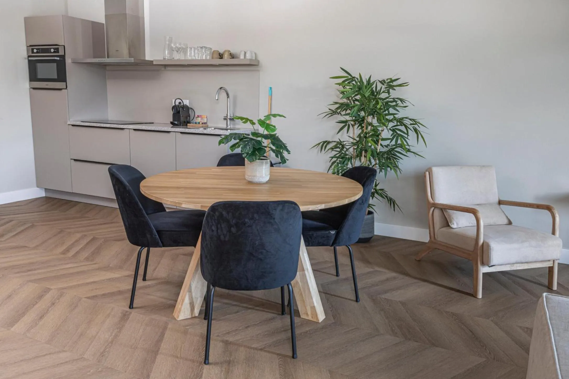 Kitchen or kitchenette in Strandstudio's Camperduin