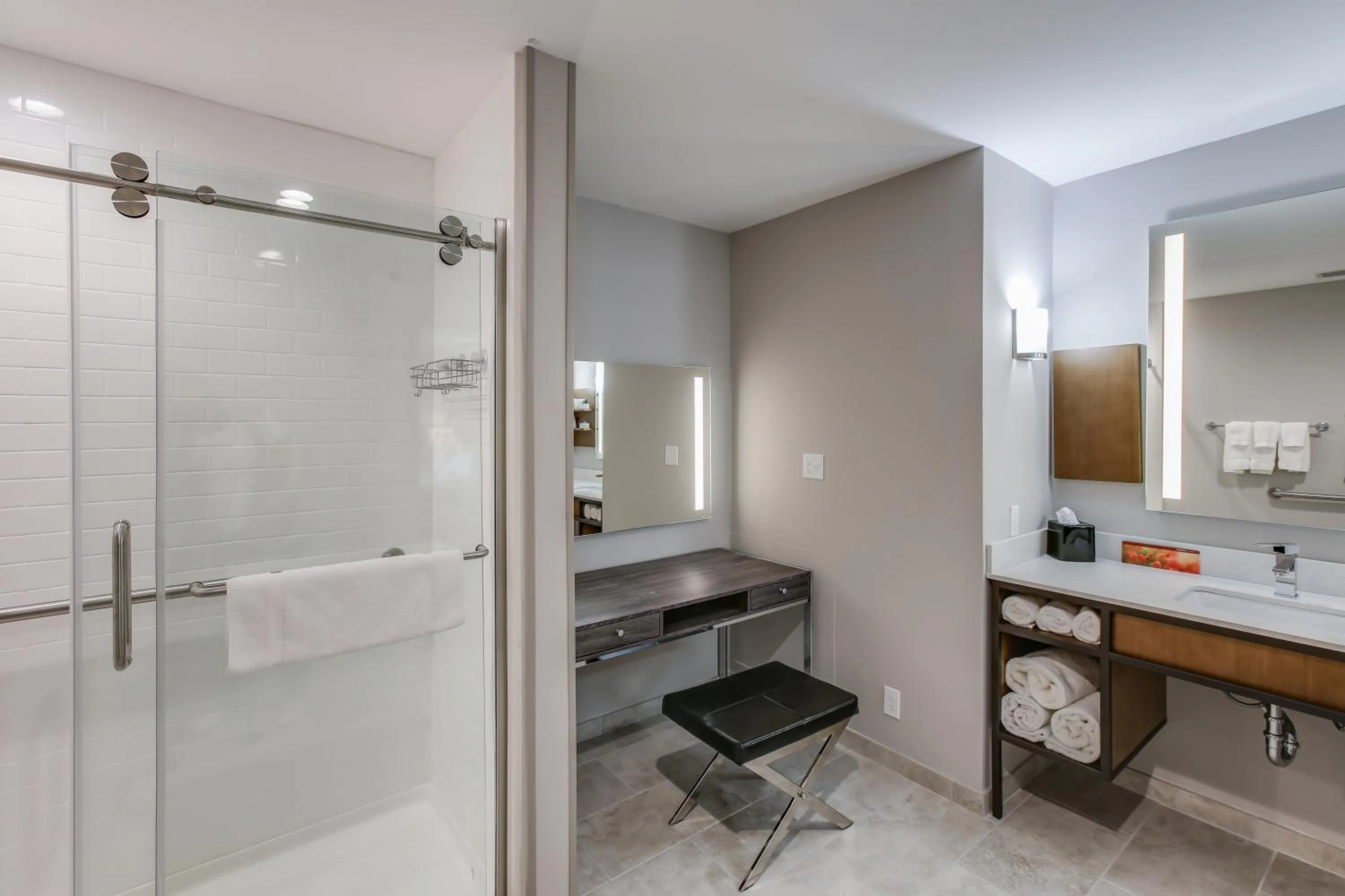 Shower in Hilton Garden Inn Ames