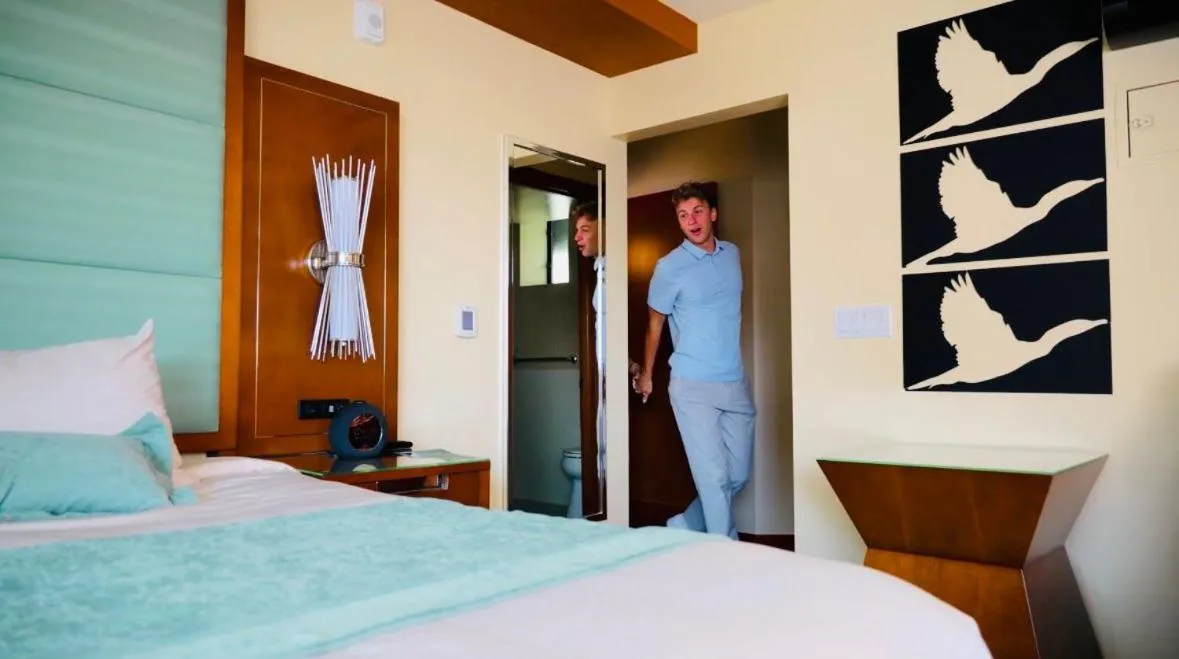 Bedroom, Bed in Cormorant Boutique Hotel