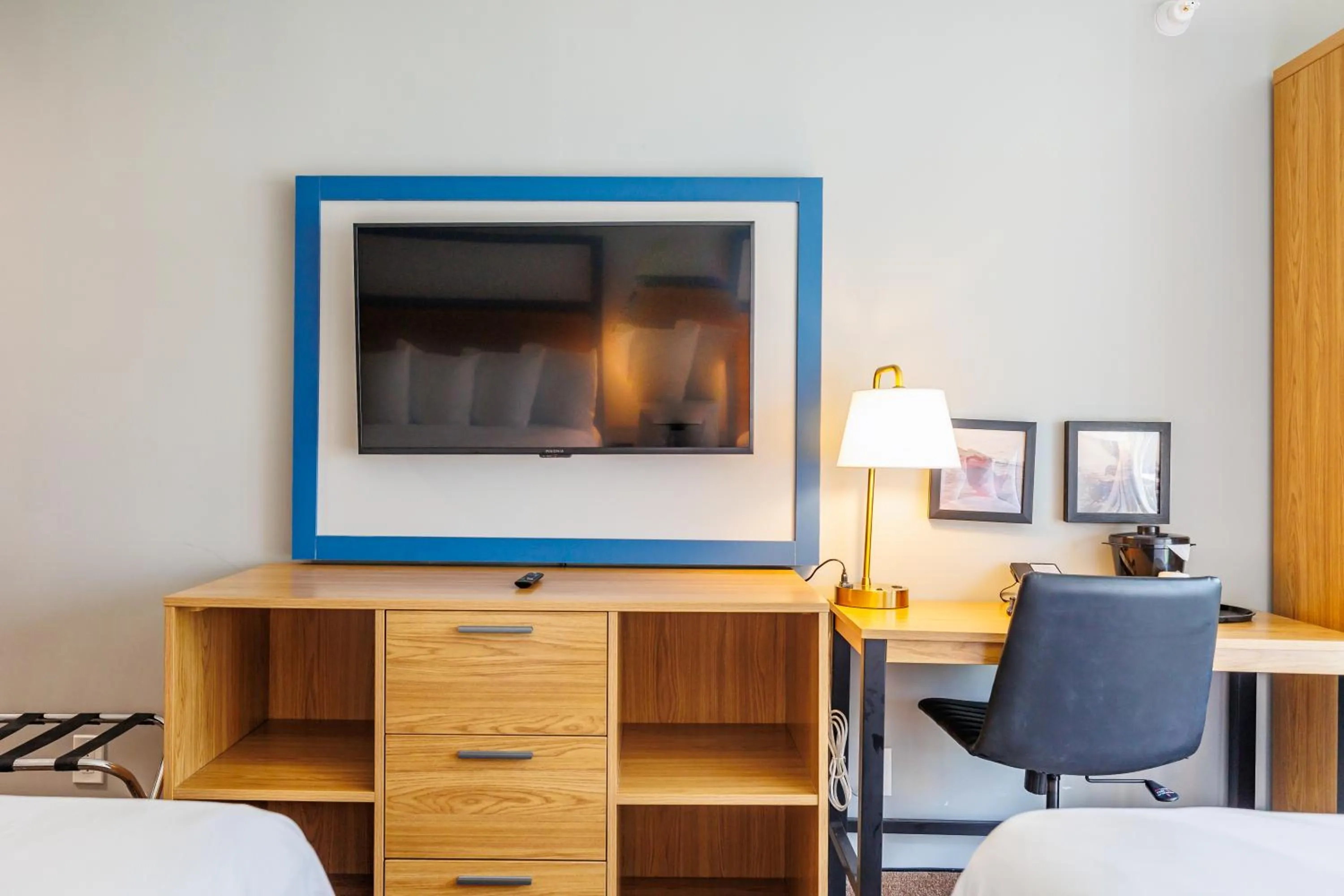 TV and multimedia, Bed in AmericInn by Wyndham Omaha Near Zoo