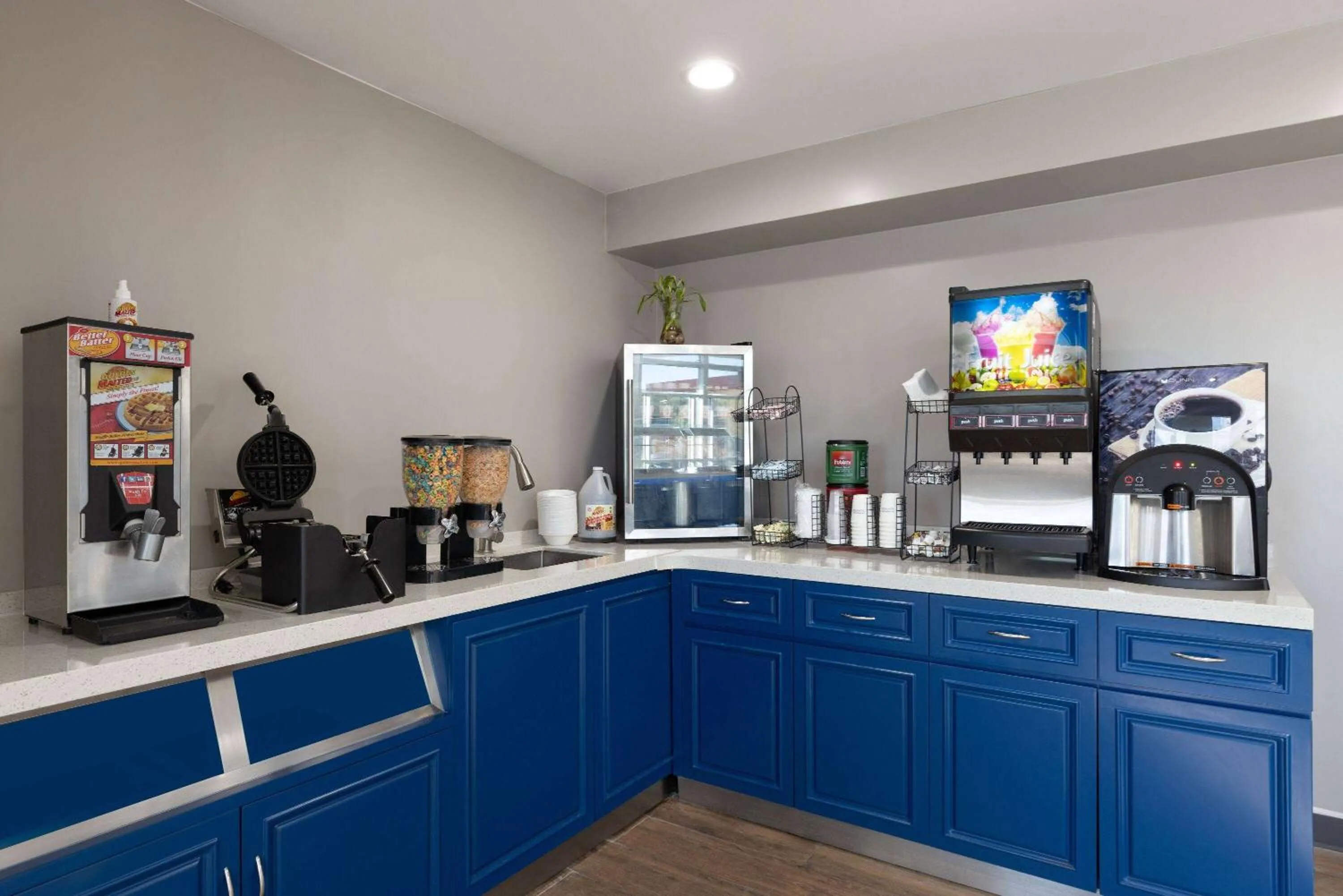 Breakfast in AmericInn by Wyndham Omaha Near Zoo