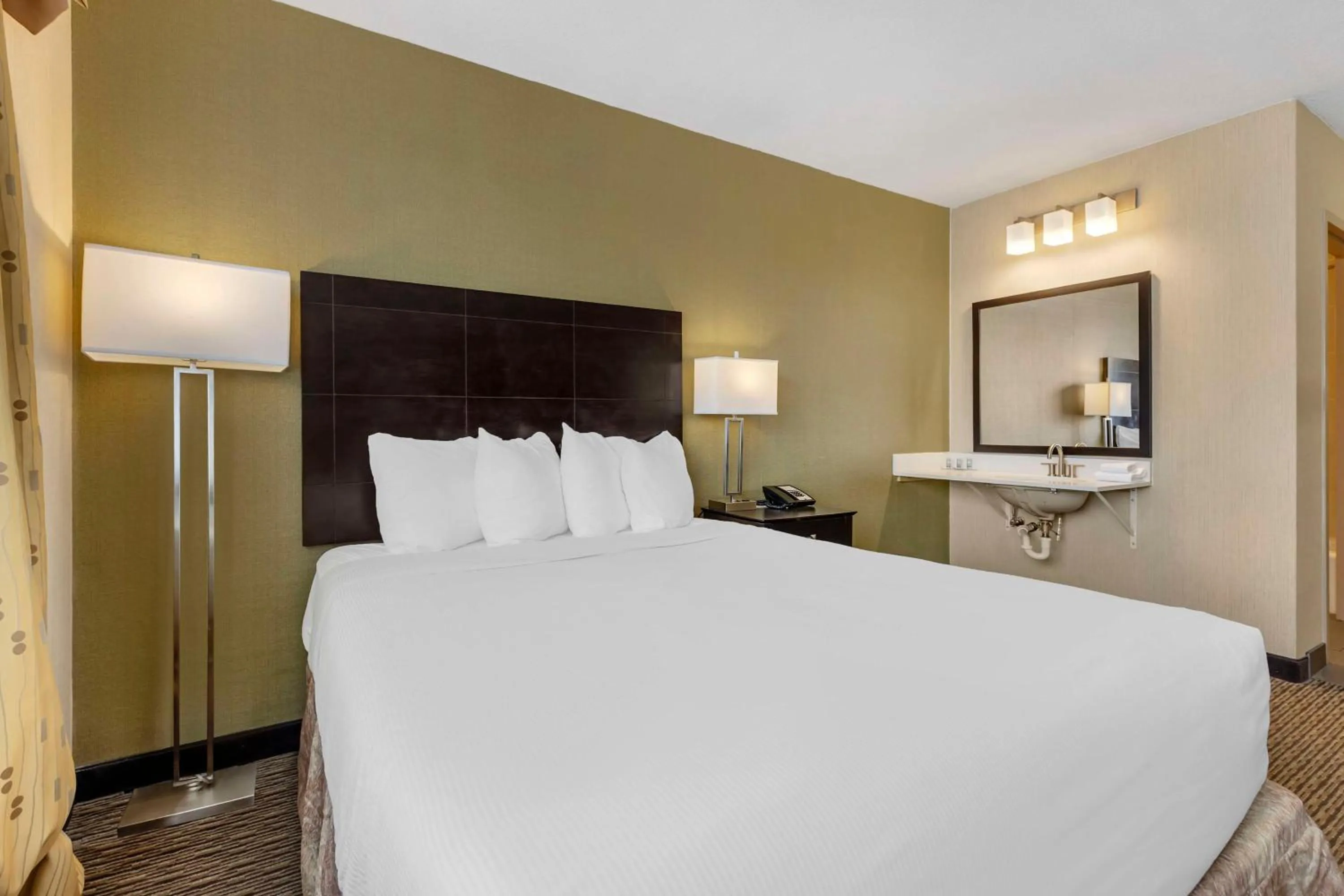 Bedroom, Bed in Best Western Watertown/Fort Drum