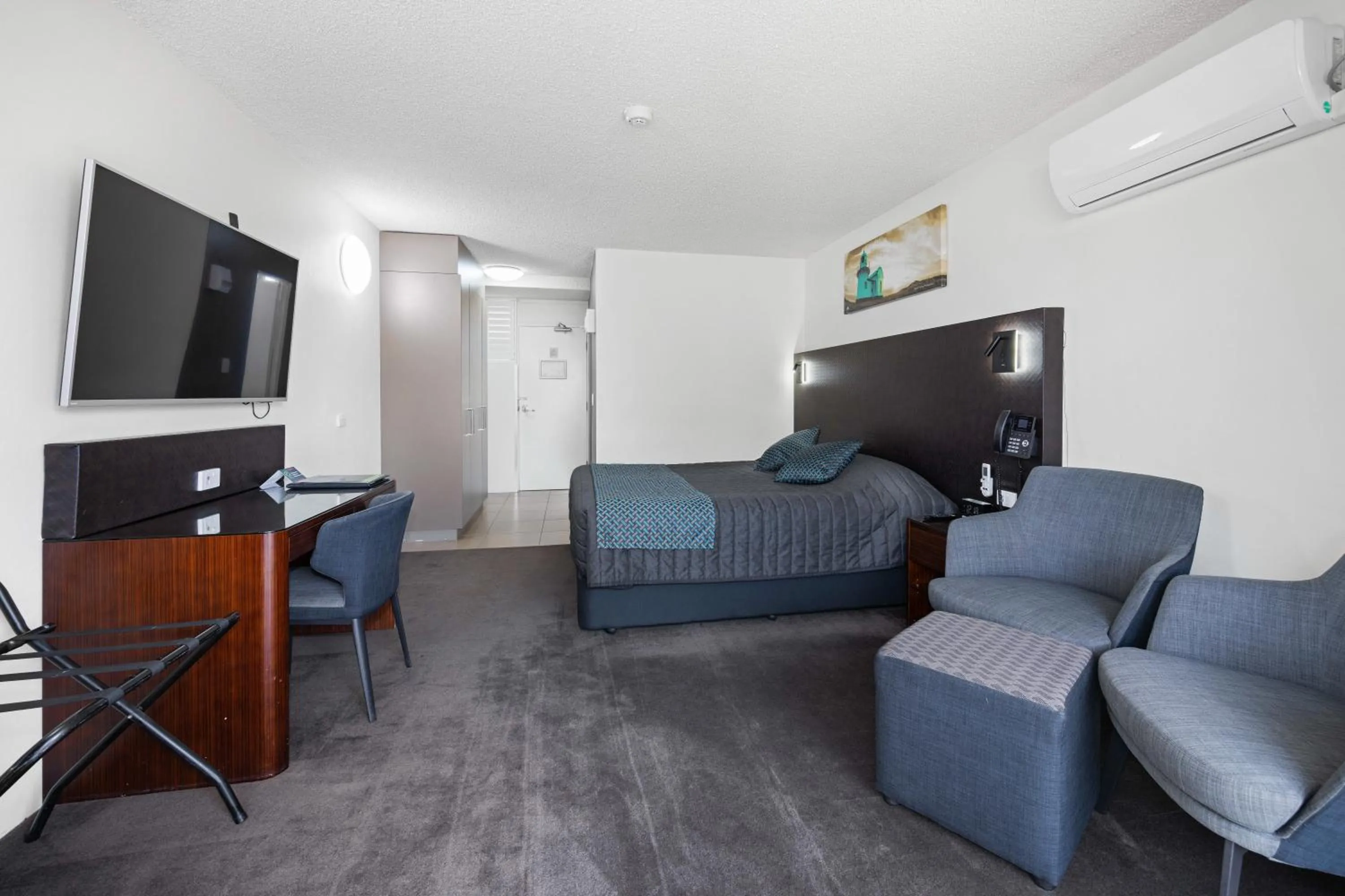 Bedroom in El Motor Inn