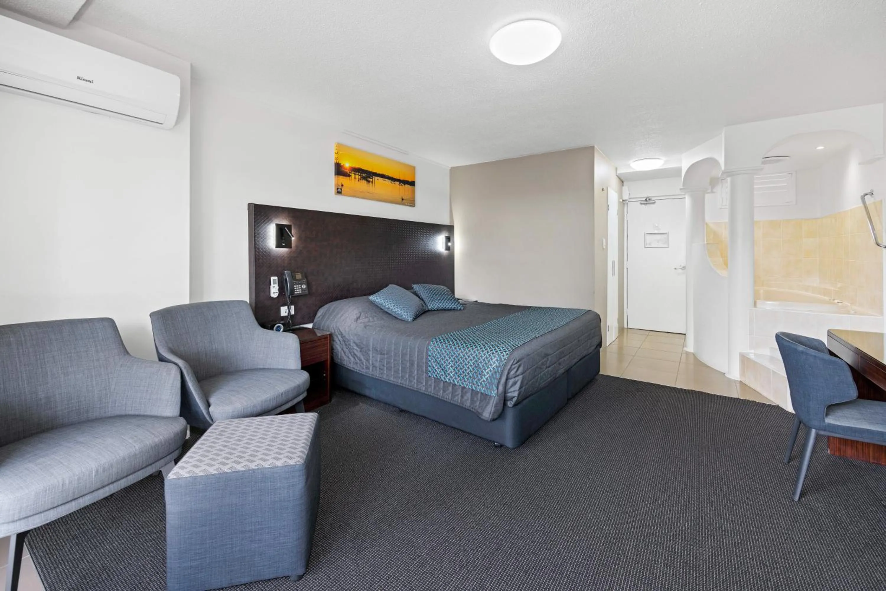 Bedroom in El Motor Inn