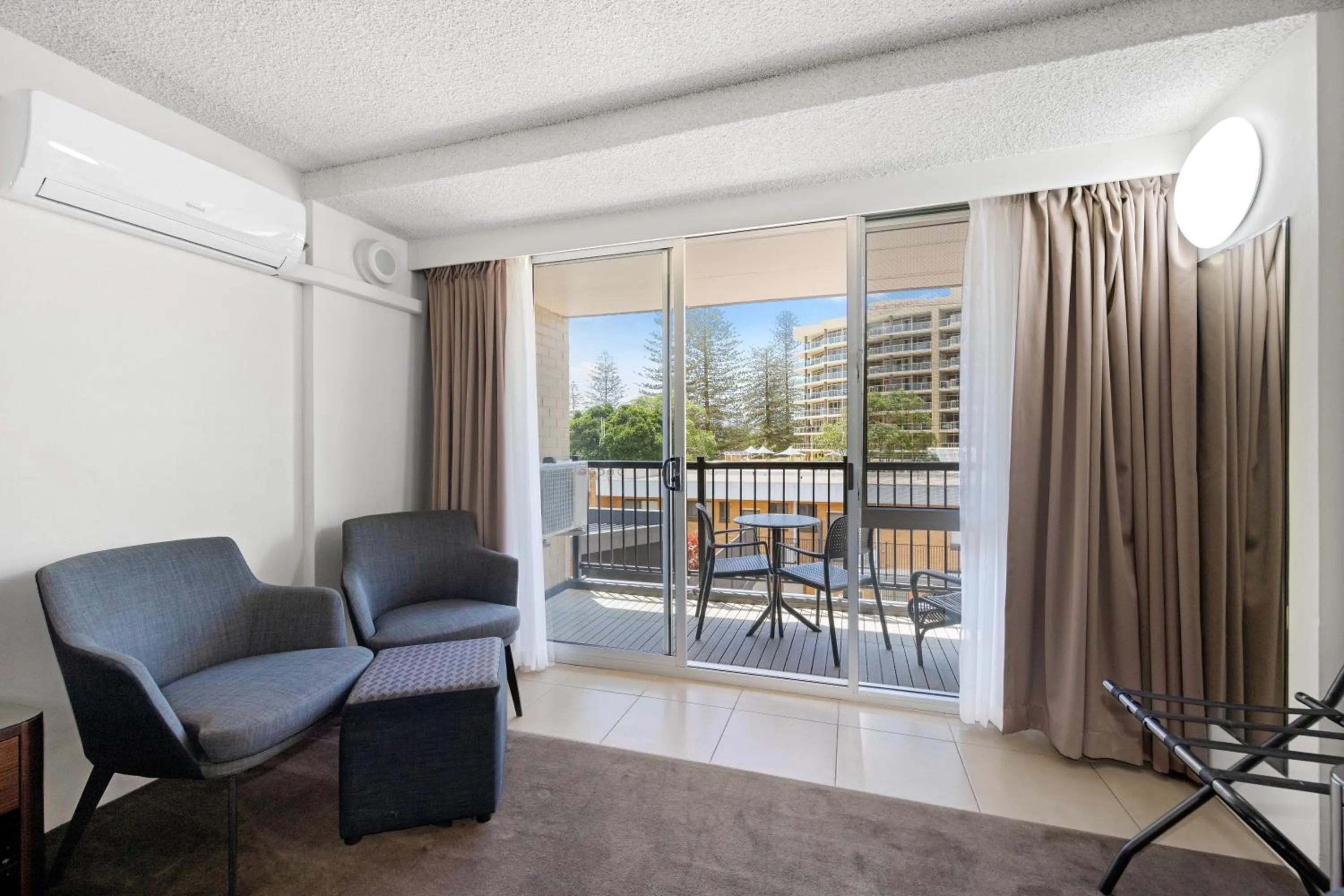 Bedroom in El Motor Inn