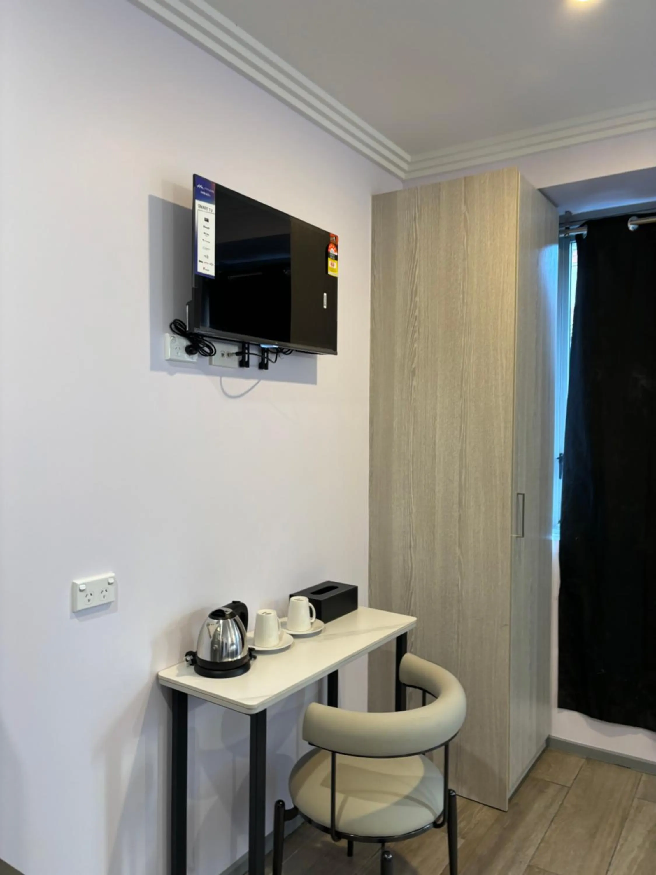 Coffee/tea facilities in Sydney RiseOn Hotel