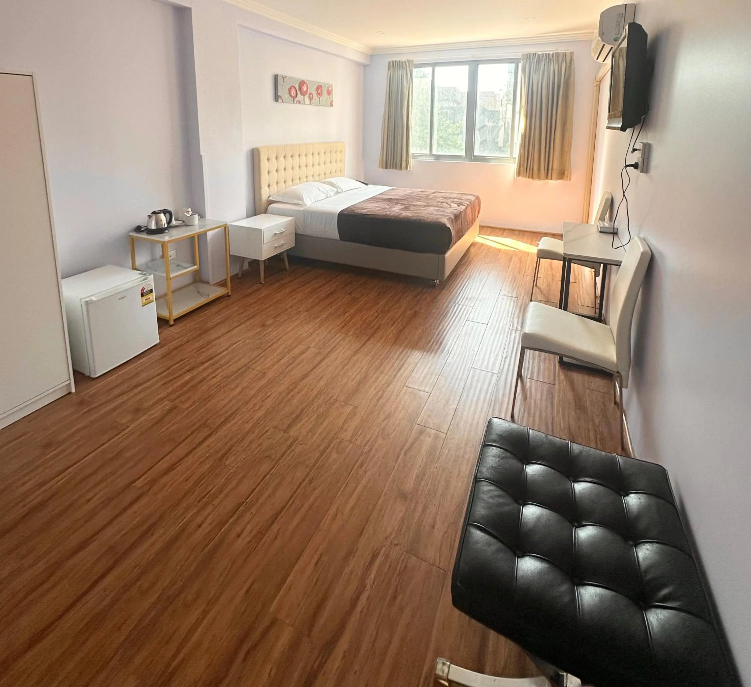 Bed in Sydney RiseOn Hotel