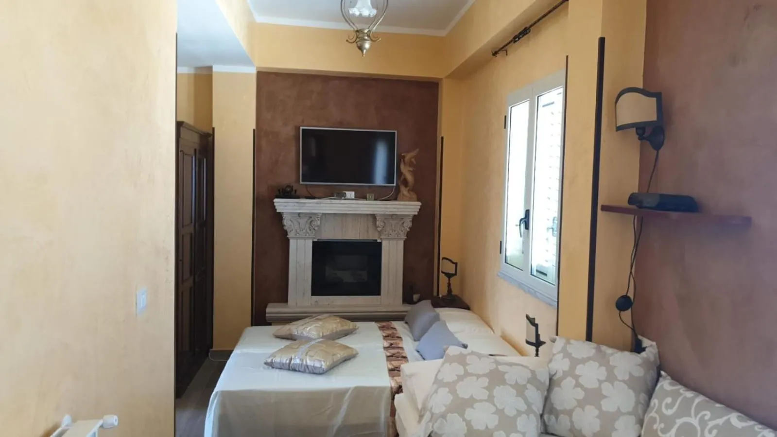 Living room, Bed in Lussuoso B&B