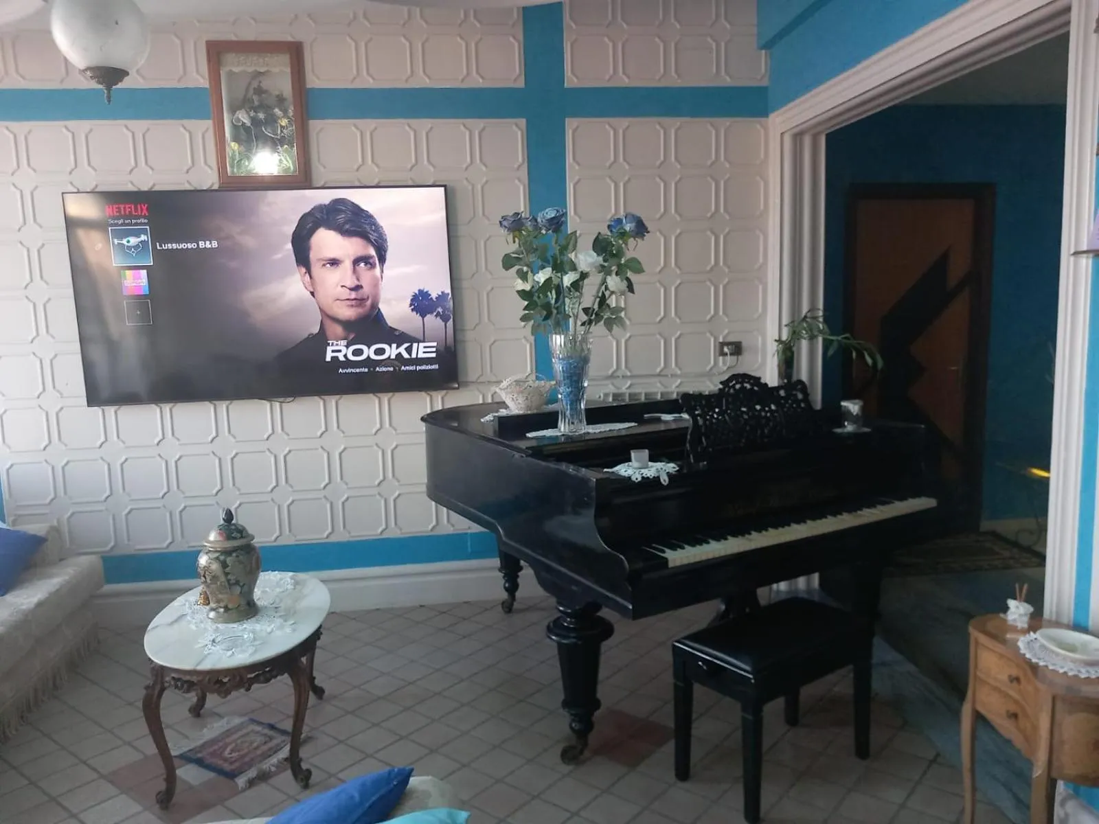 Communal lounge/ TV room in Lussuoso B&B