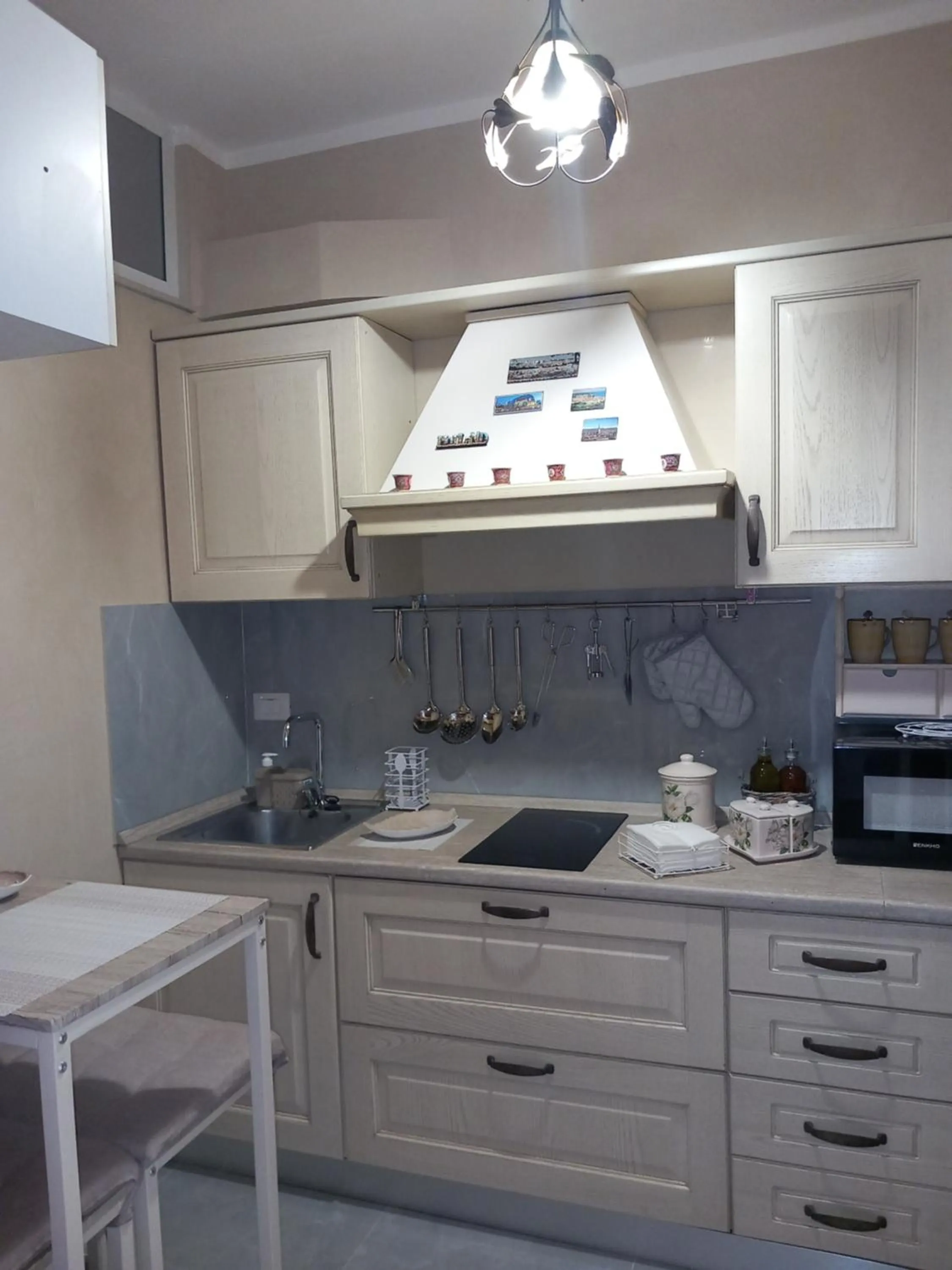 Kitchen or kitchenette in Lussuoso B&B